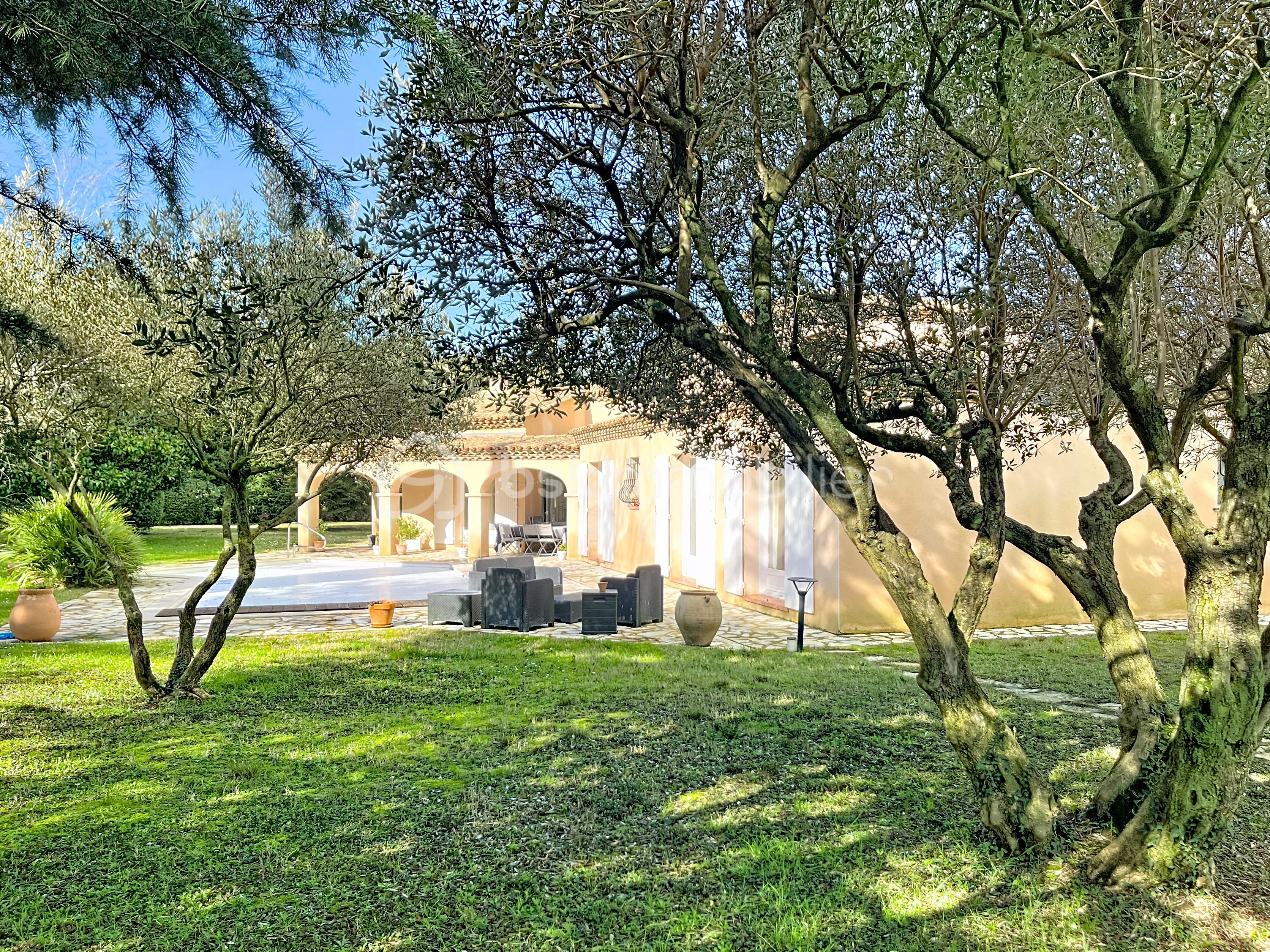 Maison de 180 m² - Jardin piscine terrasse.jpg