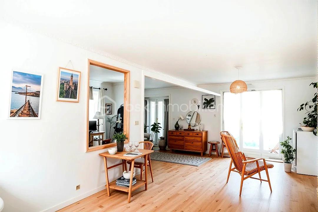 Maison traditionnelle de 140 m² - liloo-downloaderwOb6uQ