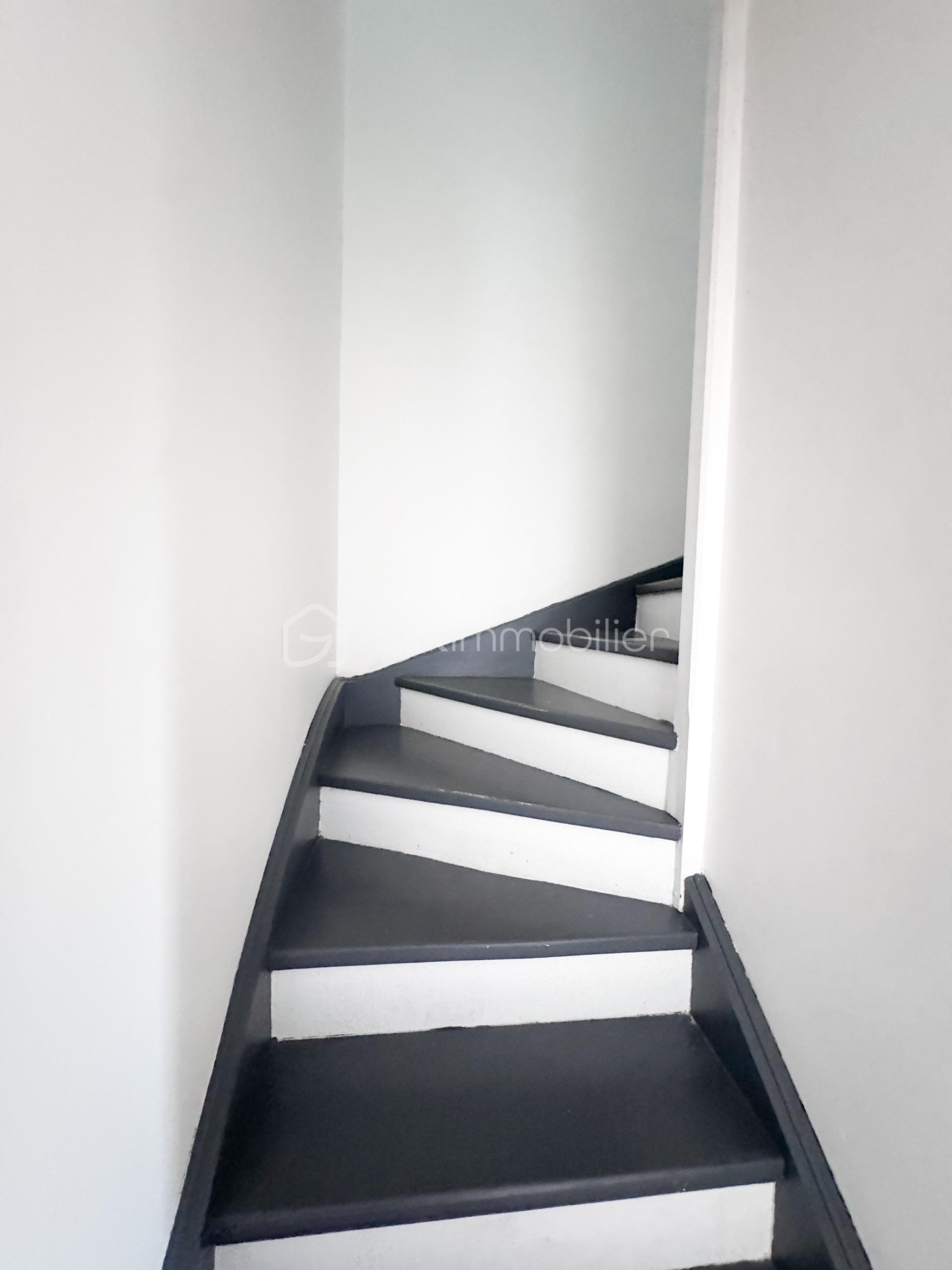 Duplex de 105,24 m² - escalier .jpg
