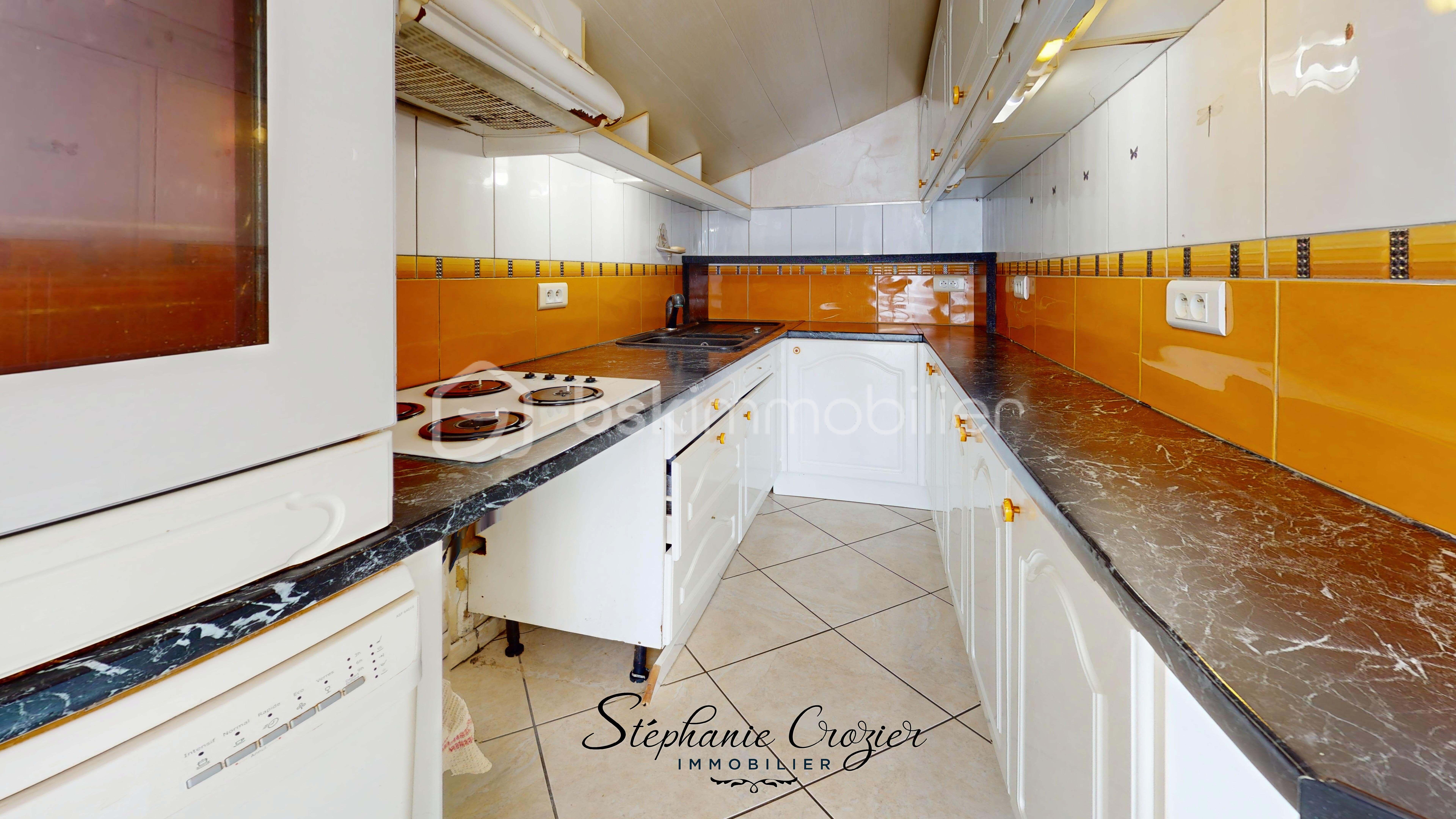 Residence-Laval-Kitchen.jpg