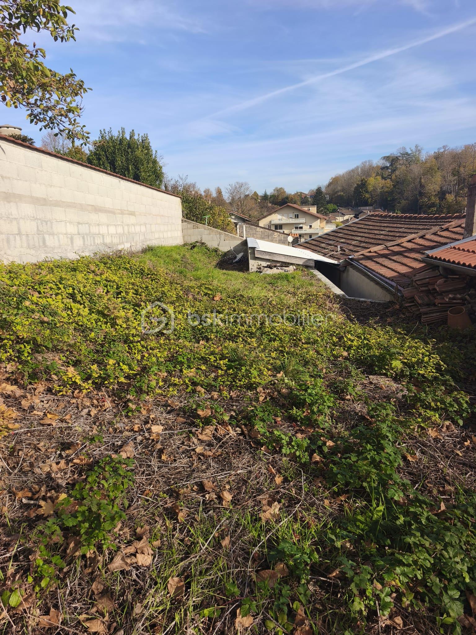 Maison 4 pièces 200 m² · à Beaurepaire · 200 m² · 77 000 €