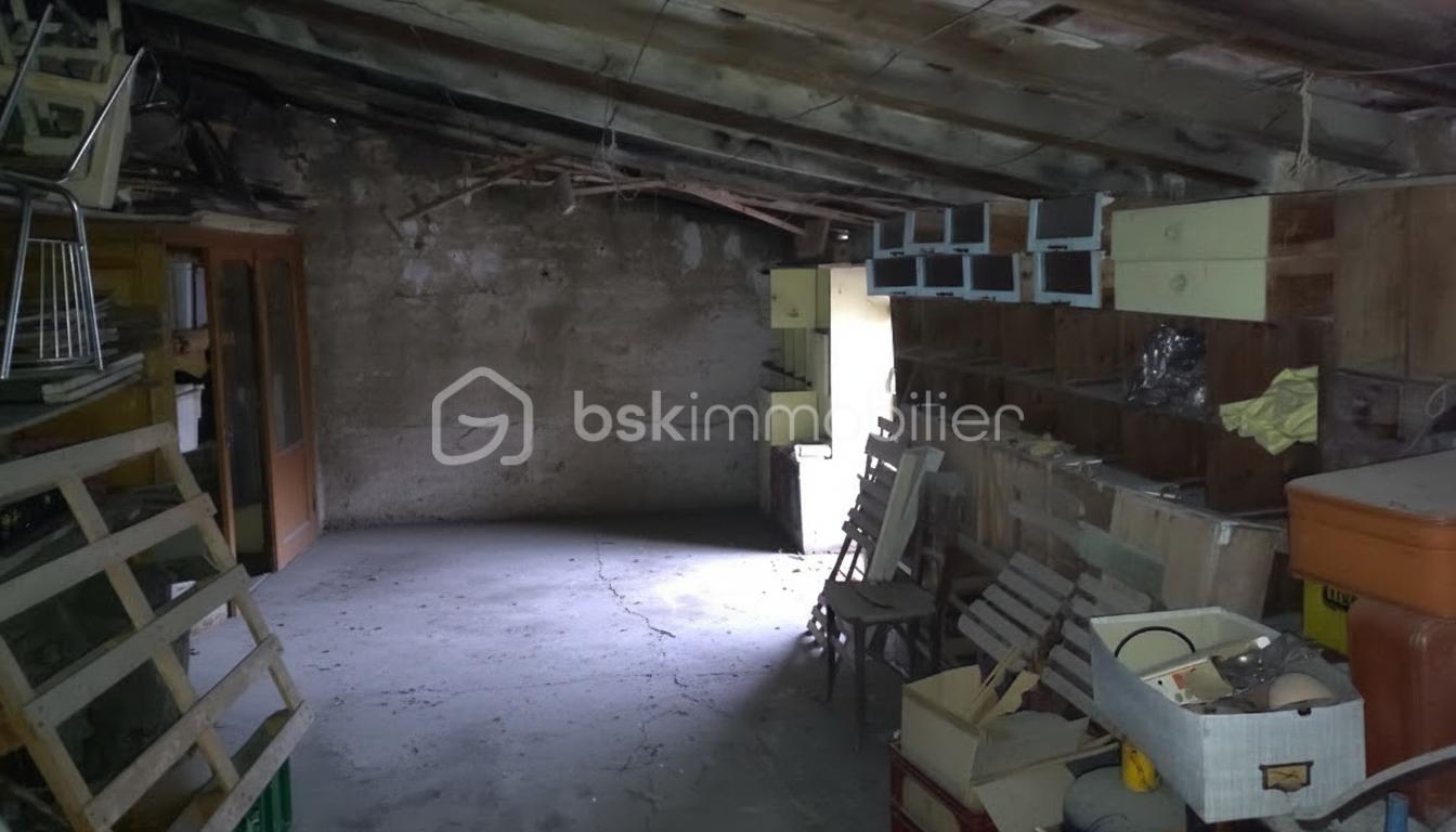 Immeuble de 240 m² - generated_2026-01-16T17_03_53.053.jpg