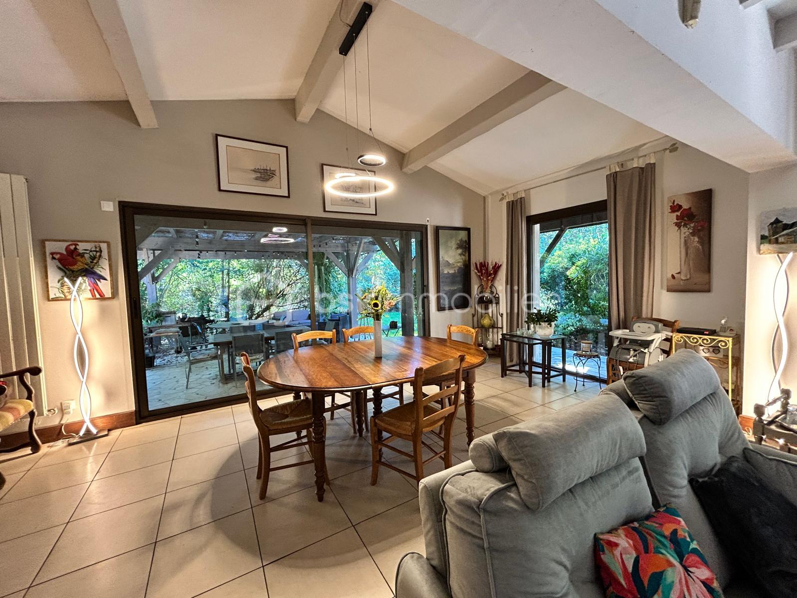 Maison contemporaine de 208 m² - CH26.jpg