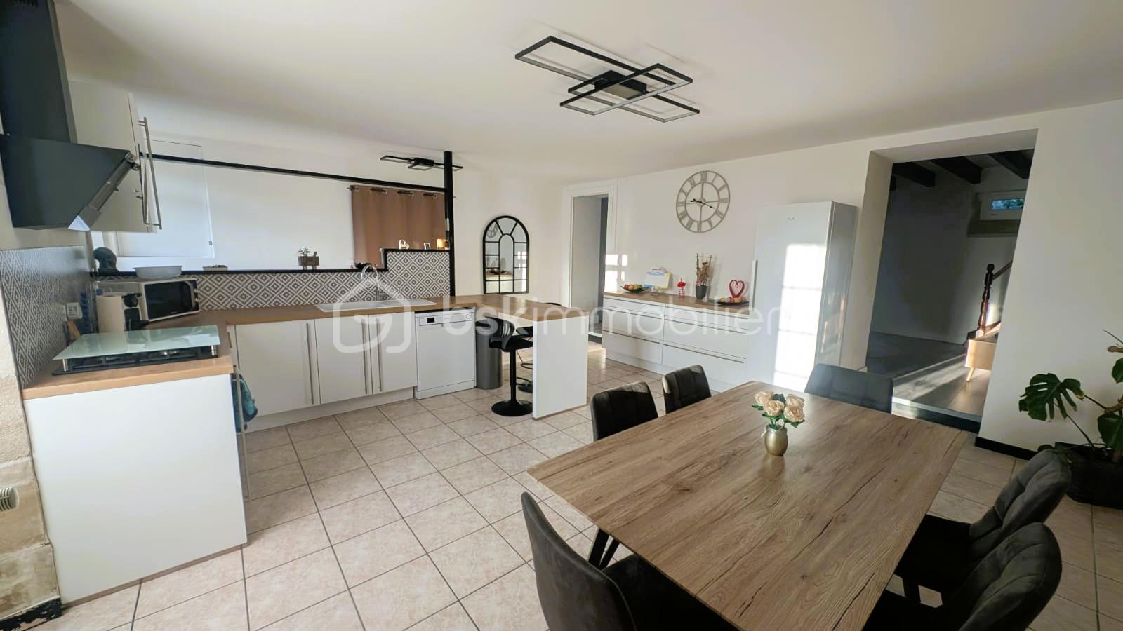 Maison en pierre de 197 m² - 4.jpg