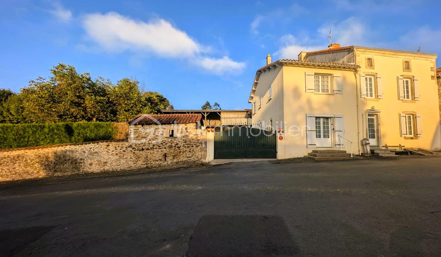 Maison en pierre de 197 m²