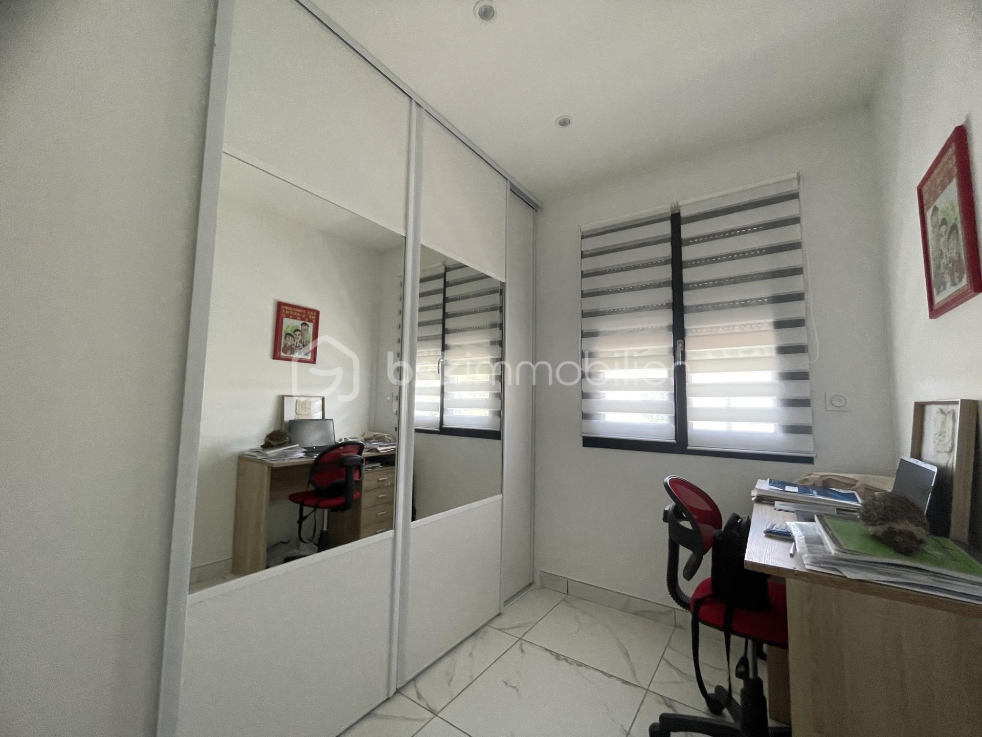 bureau.jpg