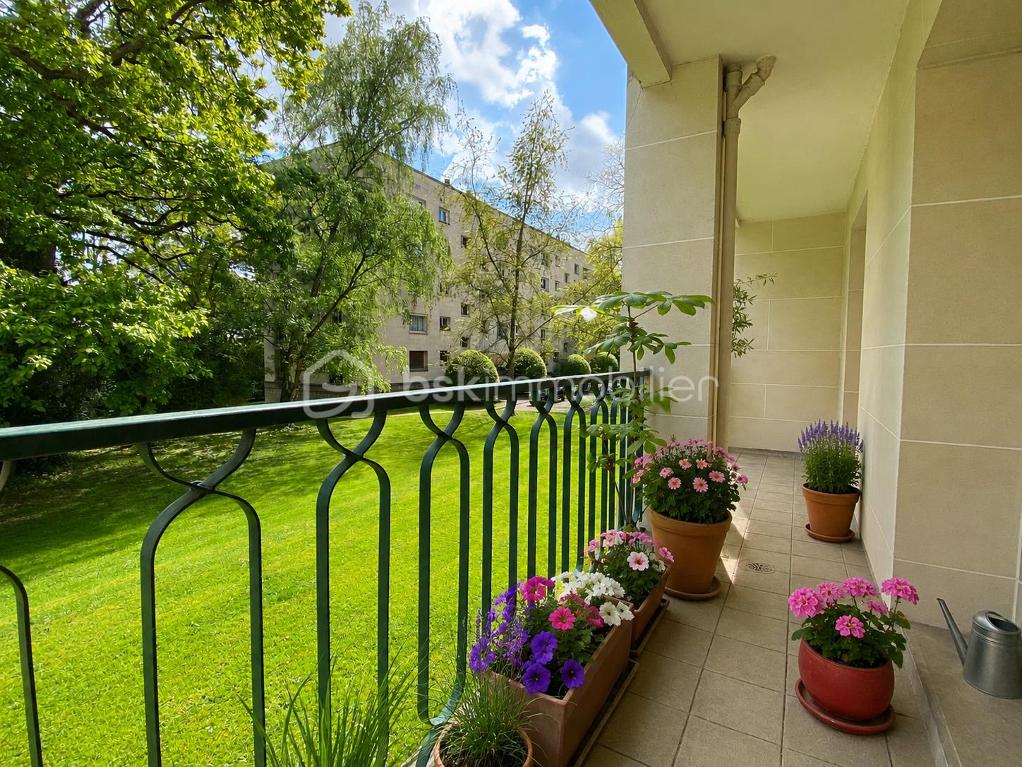 balcon avec fleurs 2 19 mai 2026 à 14_30_39.png