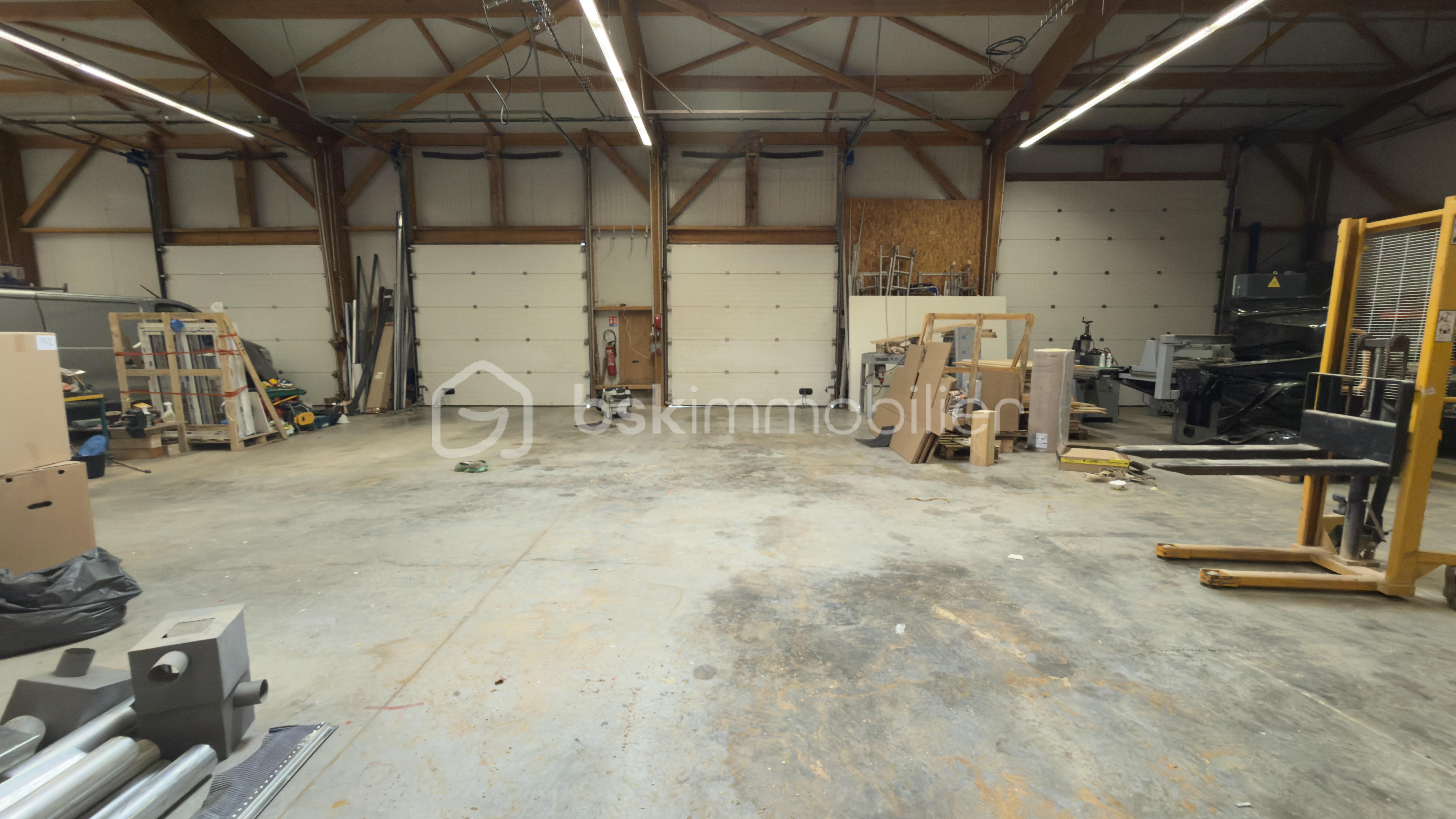 Local d'activités de 514 m² - IMG_2657.jpeg