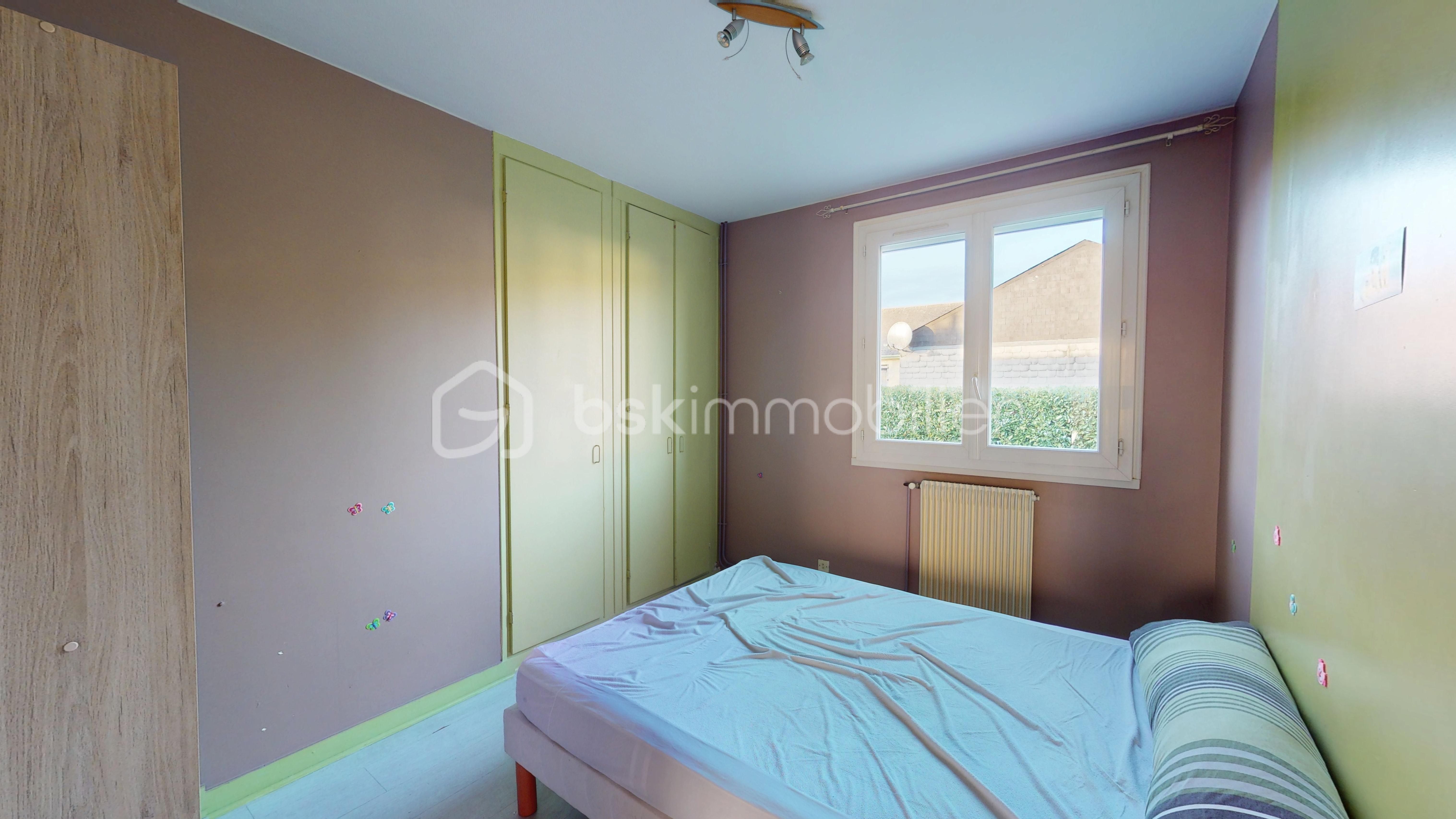 Maison de 97 m² - Maison-Centre-St-Doulchard-Chambre 1.jpg