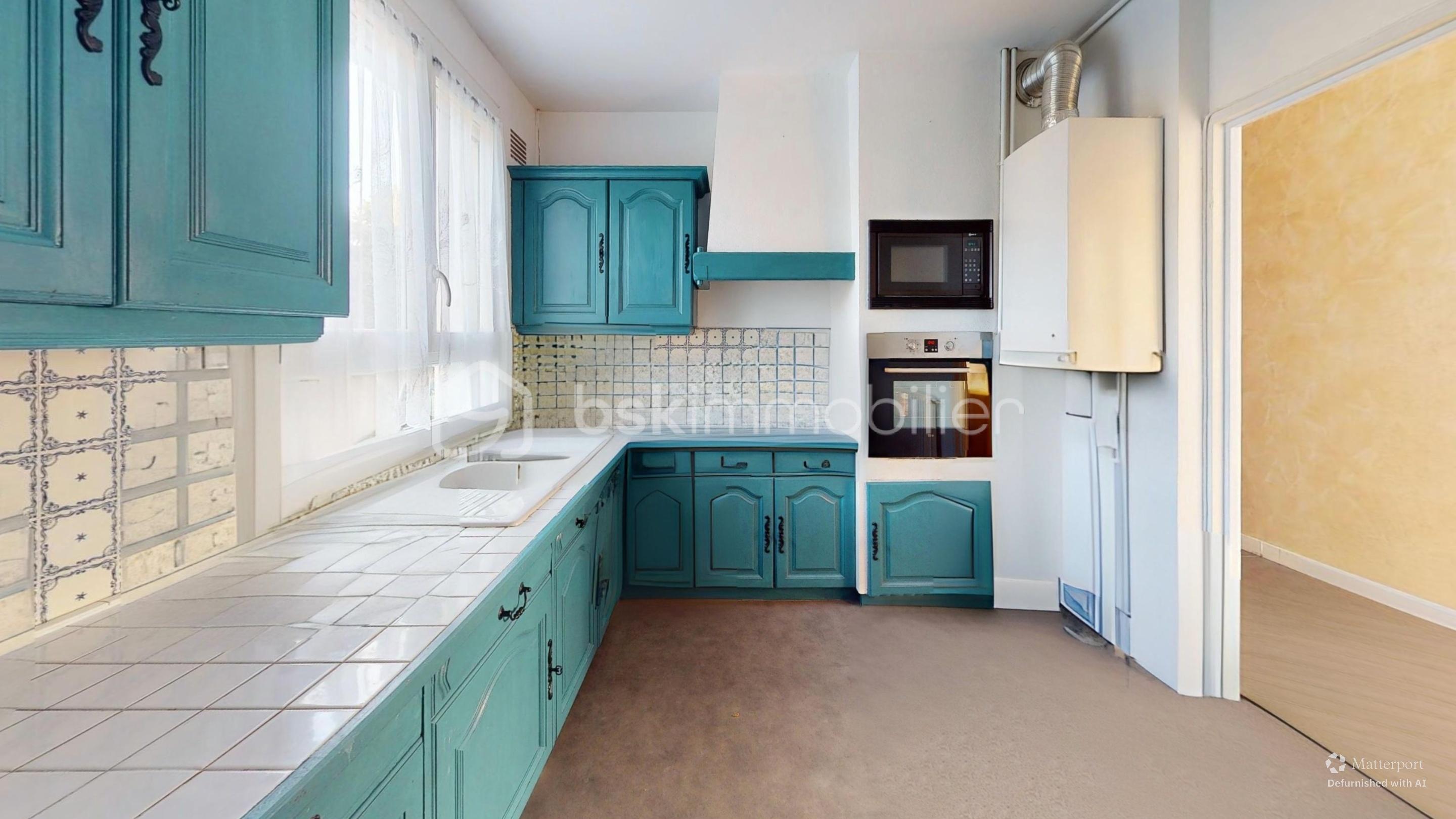 Maison de 97 m² - Maison-Centre-St-Doulchard-Kitchen-Defurnished.jpg