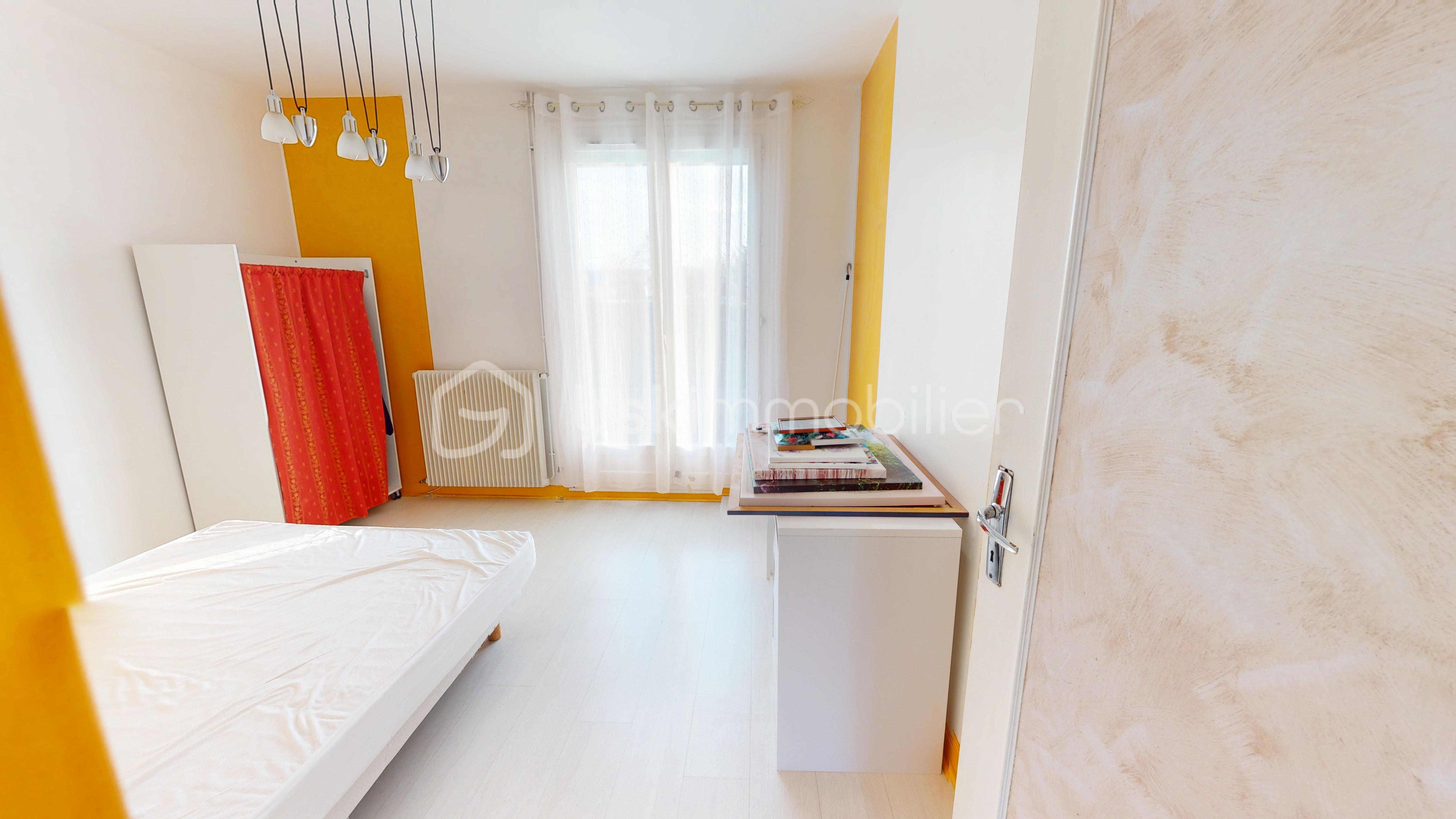 Maison de 97 m² - Maison-Centre-St-Doulchard-Chambre 3.jpg