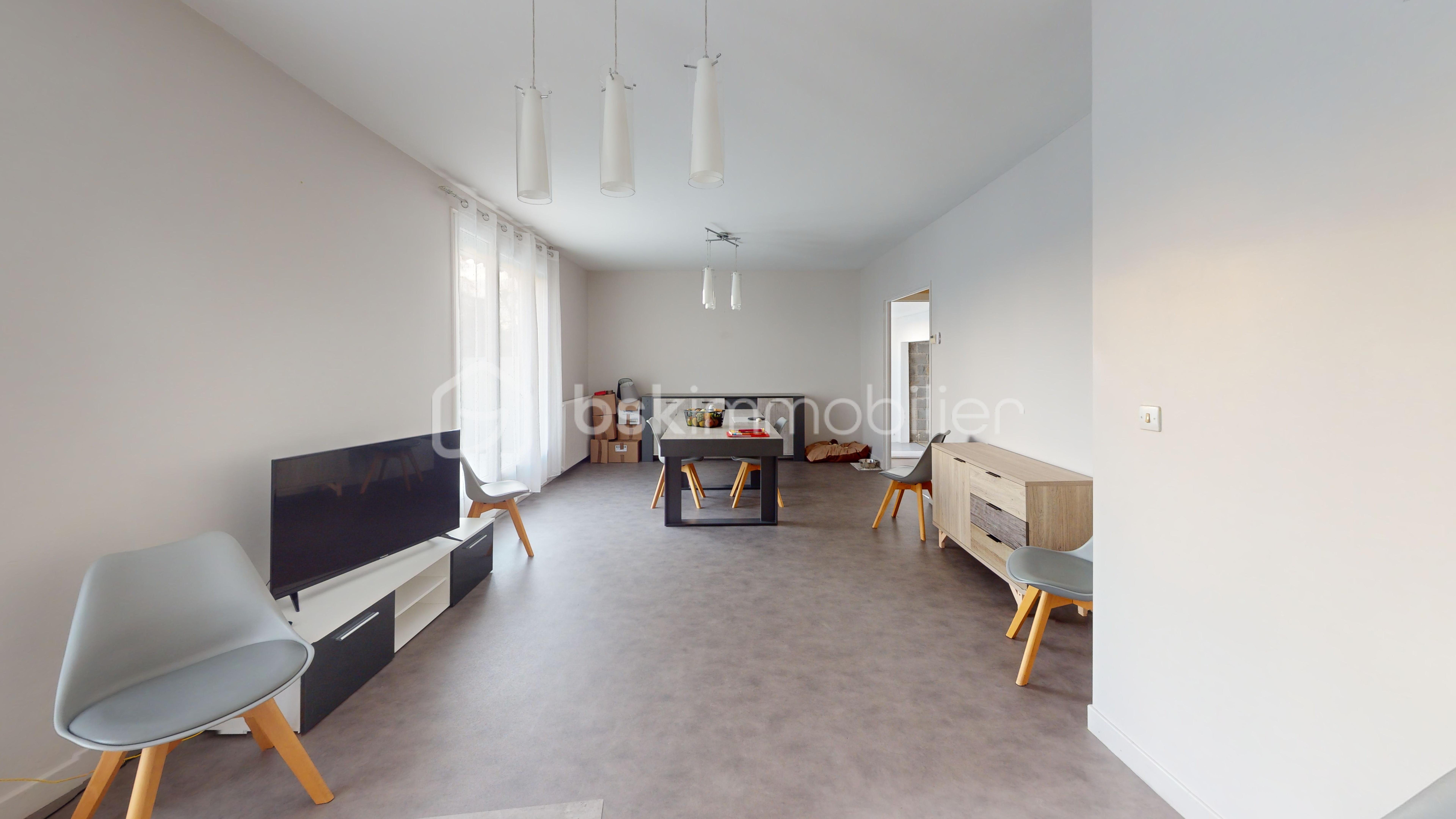 Maison de 97 m² - Maison-Centre-St-Doulchard-Living-Room 1.jpg