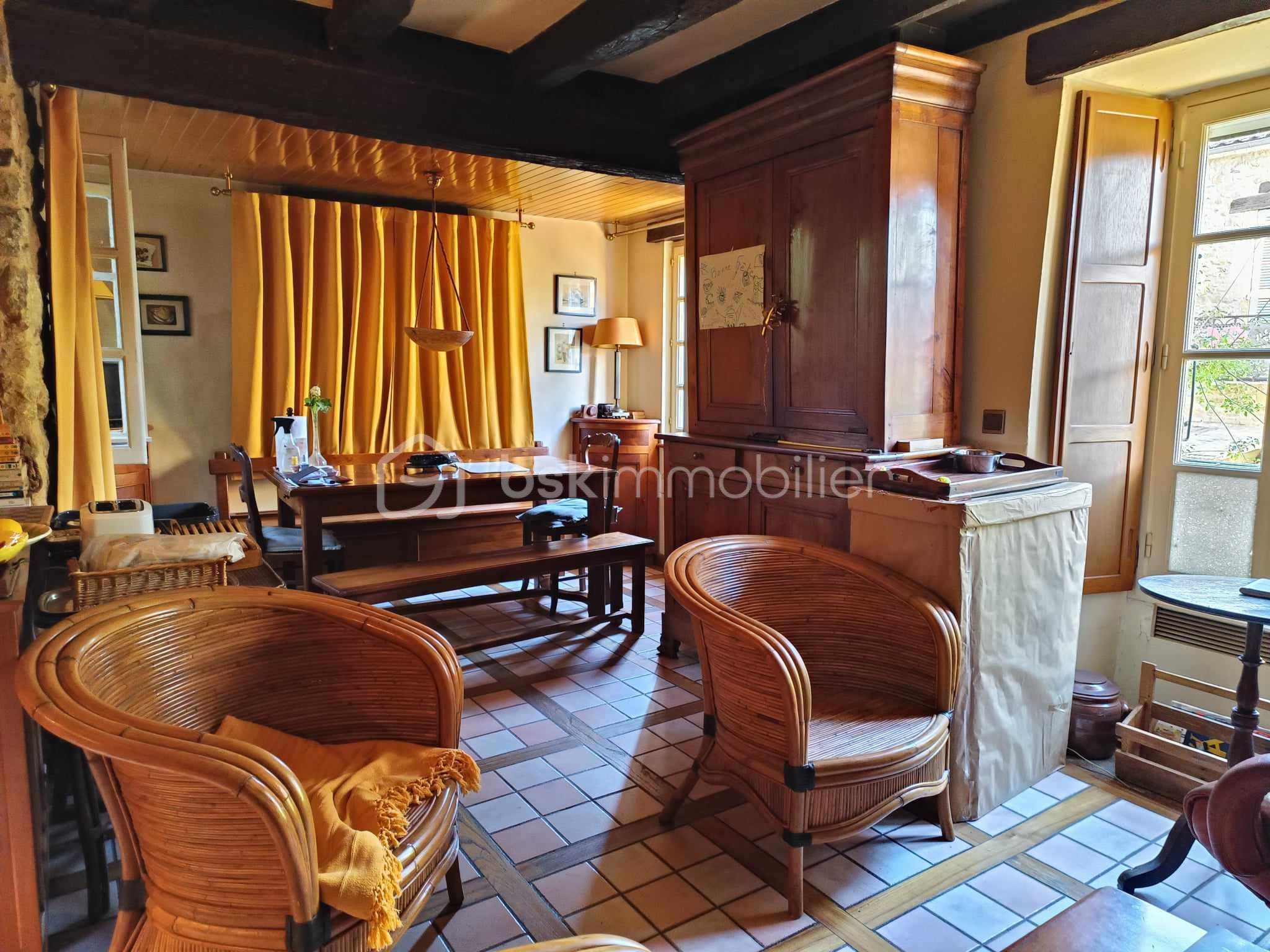 Maison de village de 309 m² - 379324789_6286170124827046_2492287453190718883_n.jpg