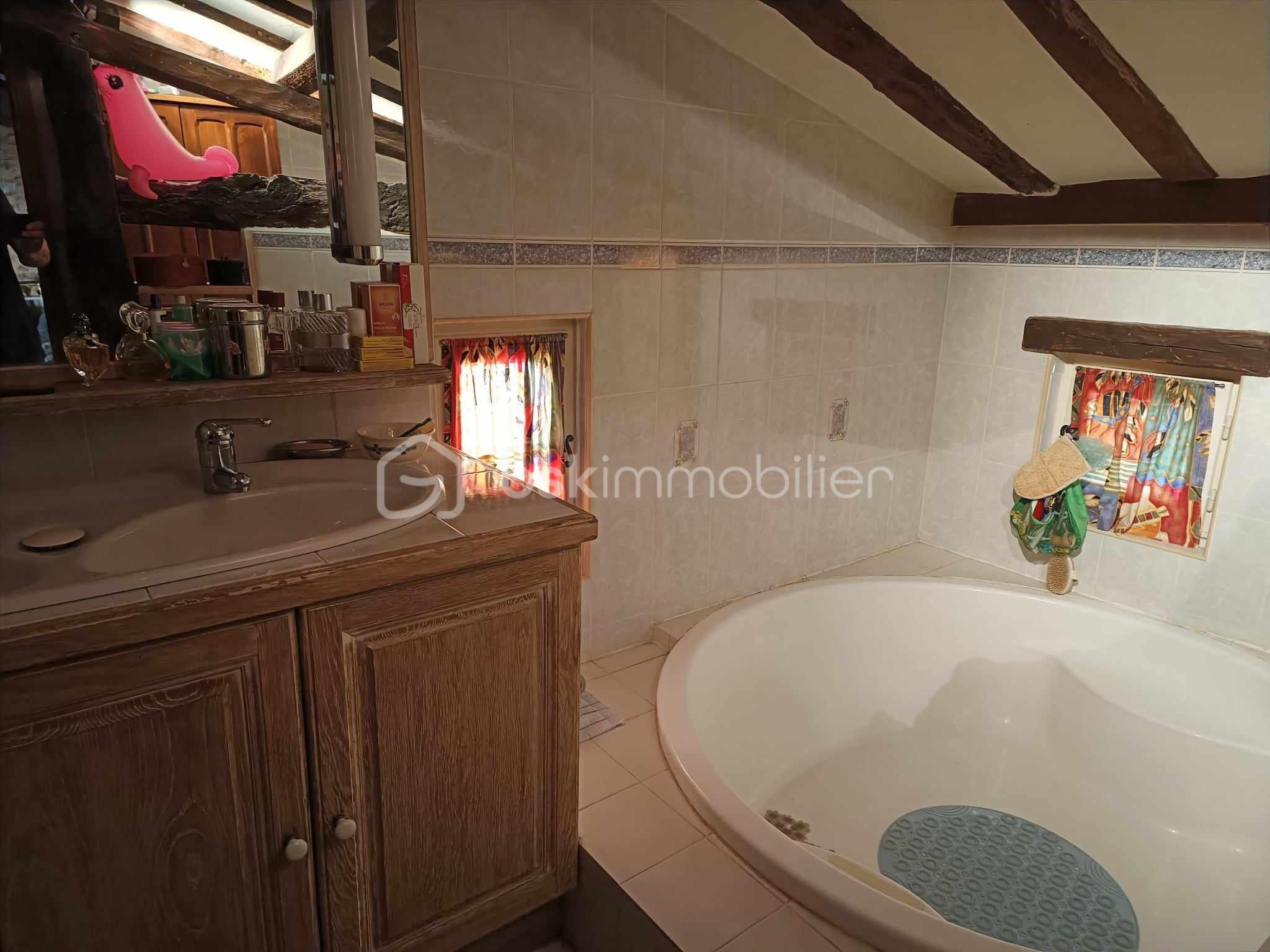 Maison de village de 309 m² - 372109939_315722407536858_2096594262786823318_n.jpg