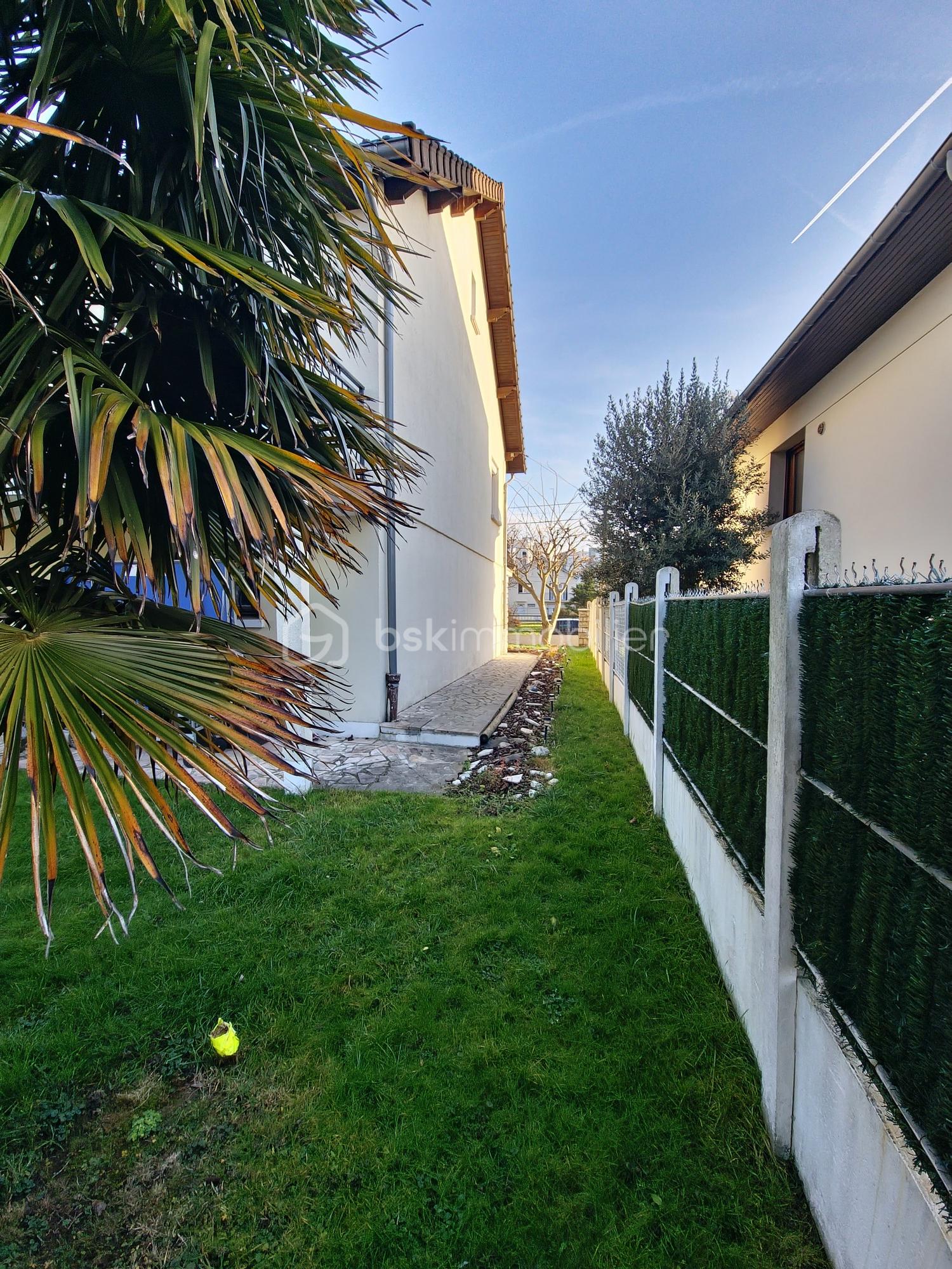 Maison de 165 m² - 21 ALLEE G.jpg