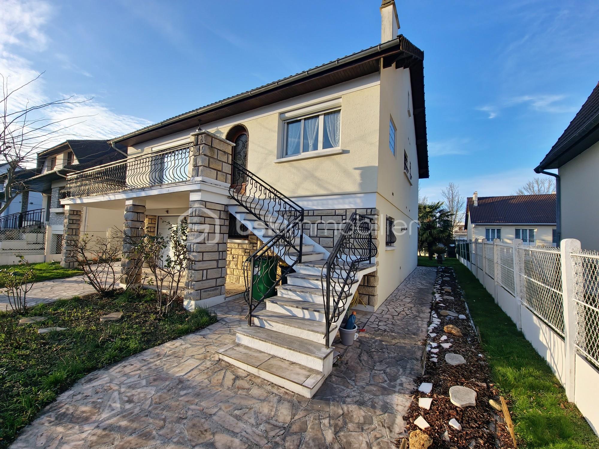 Maison de 165 m² - 23 FACADE.jpg