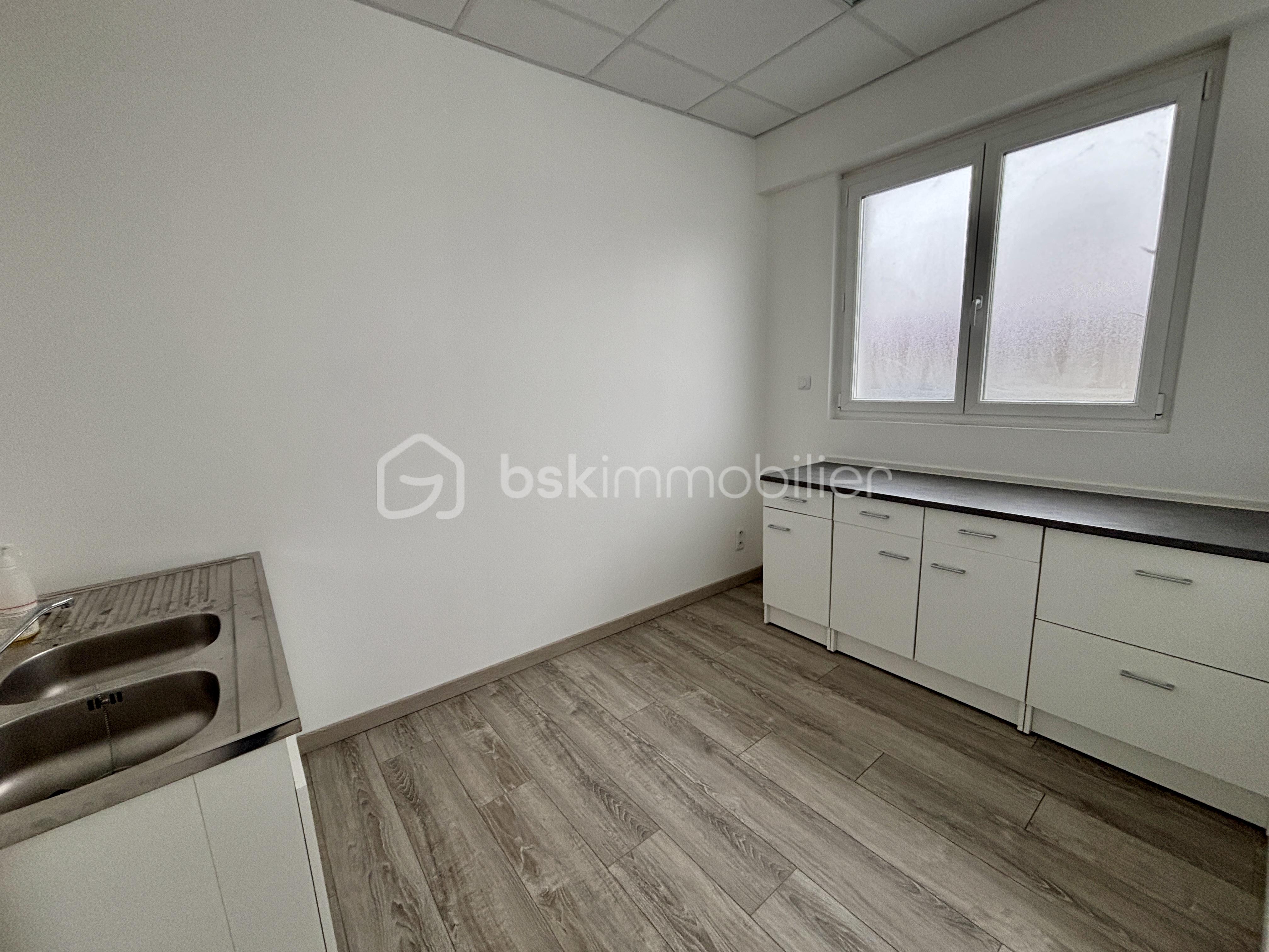 Local commercial de 60,94 m² - 1 (2).JPEG