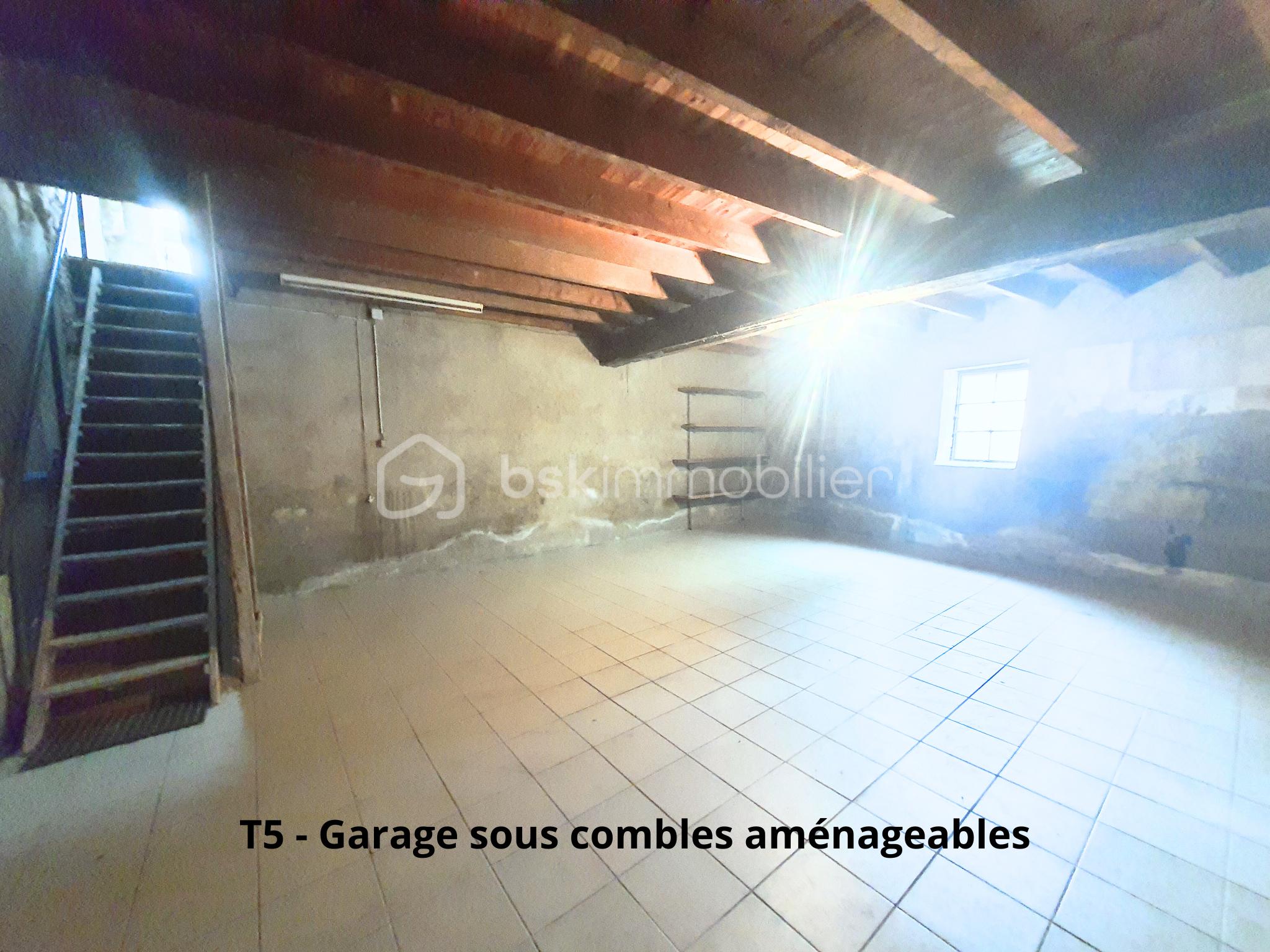 Immeuble de 270 m² - T5 - Garage sous combles aménageables.png