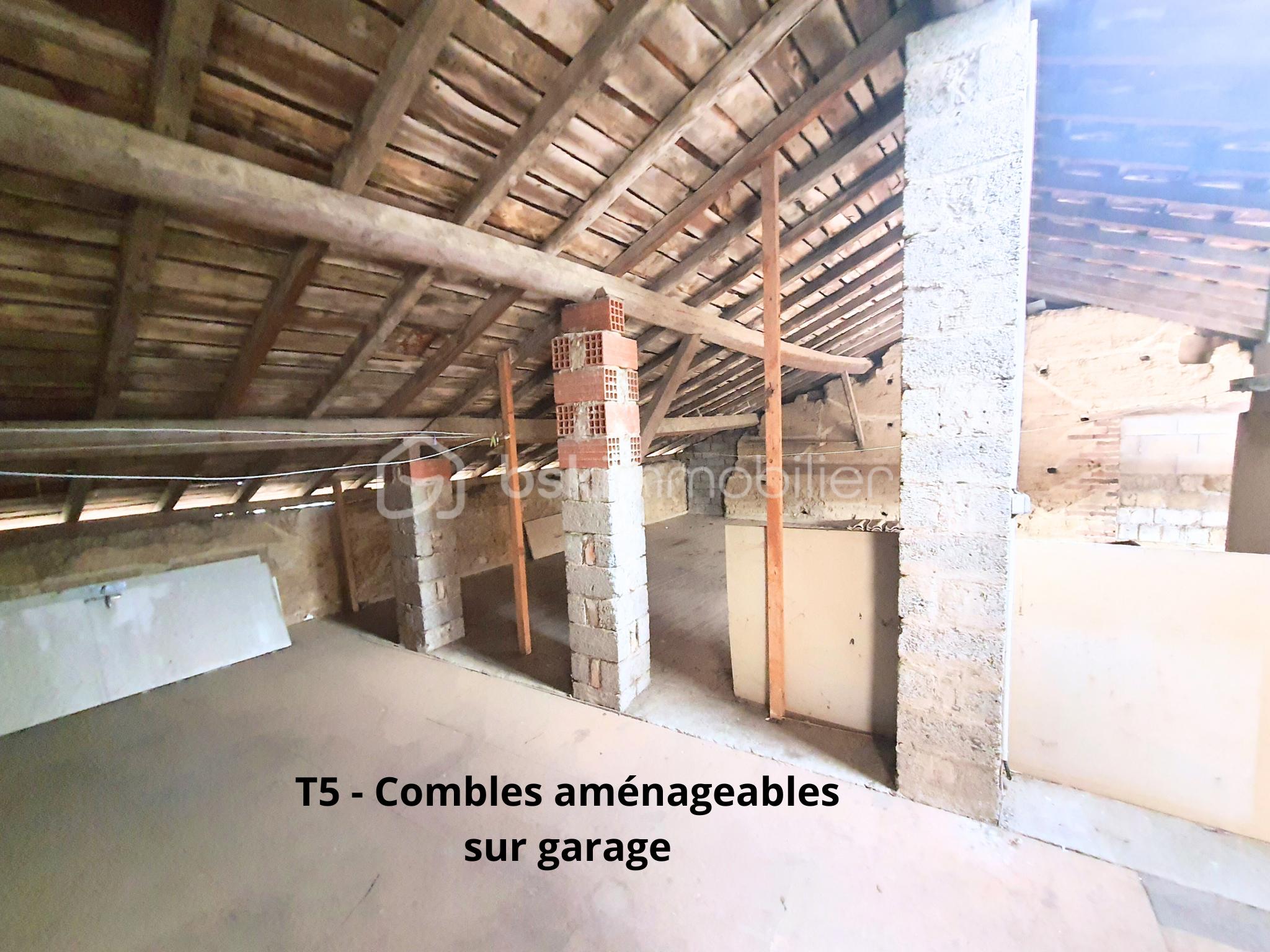 Immeuble de 270 m² - T5 - Combles aménageables sur garage.png