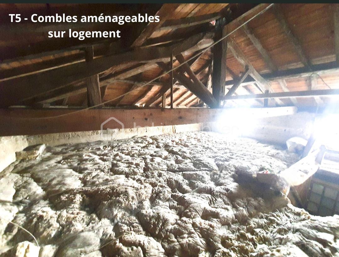 Immeuble de 270 m² - T5 - Combles aménageables sur logement (1).png