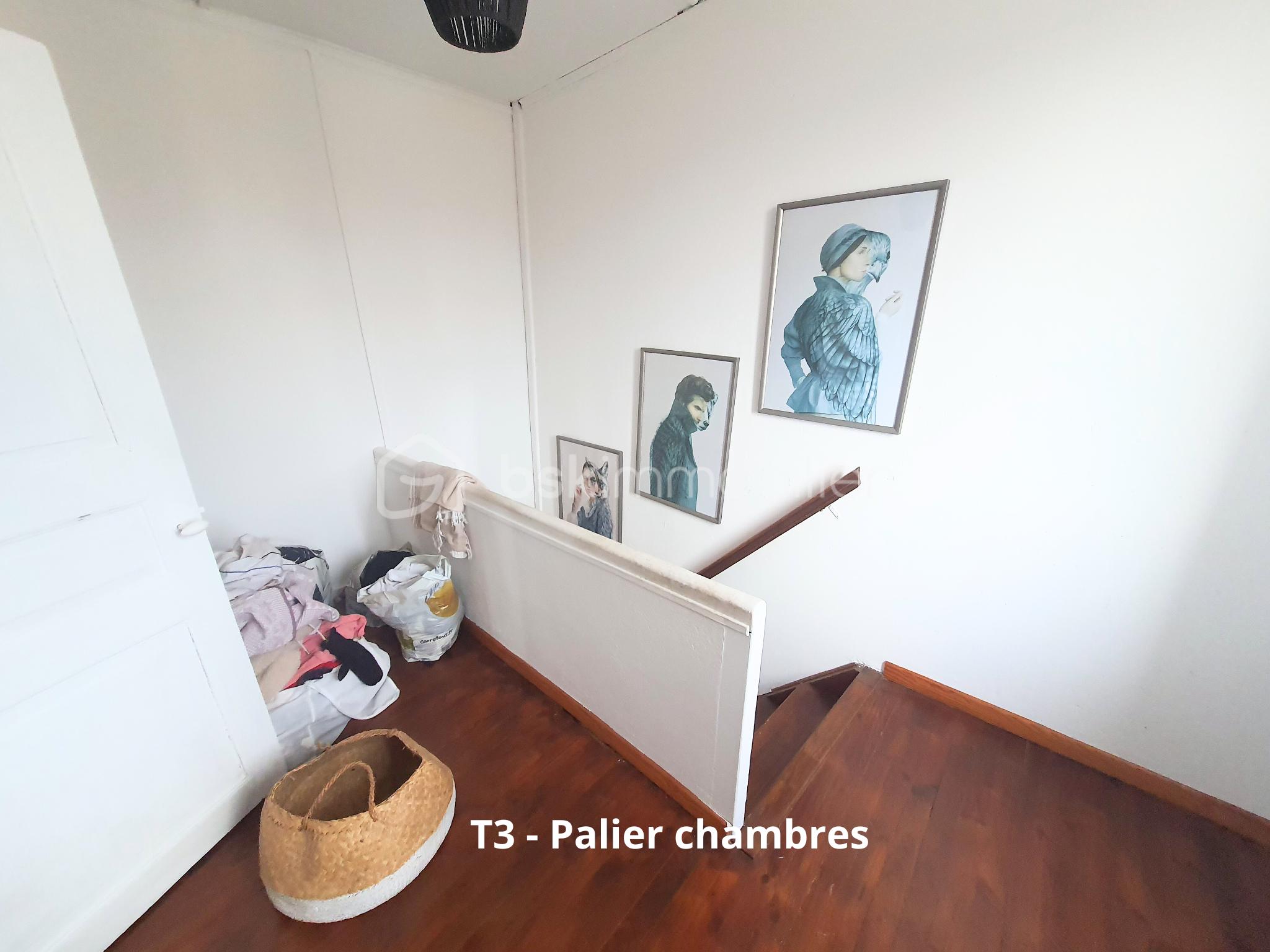 Immeuble de 270 m² - T3 - Palier chambres.png