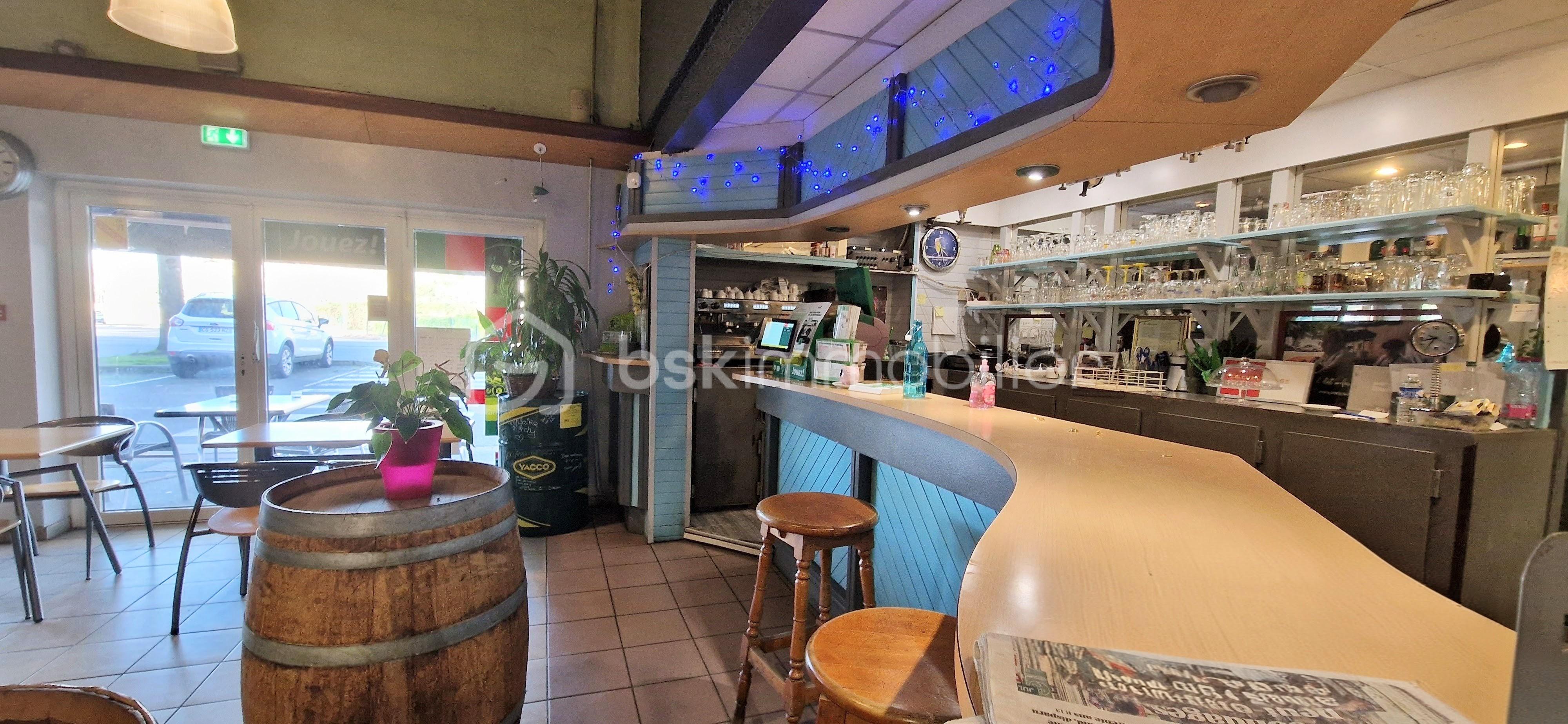 Local d'activités de 396 m² - 20260120_162656~2.jpg