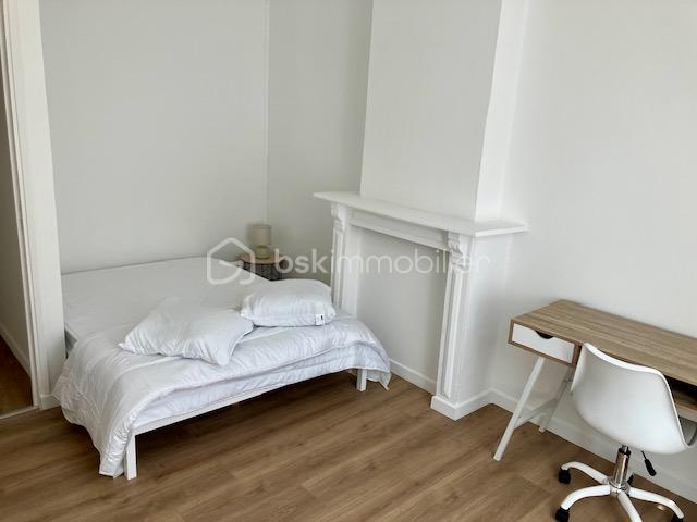 Immeuble mixte de 240 m² - saint venant chambre 6.jpg