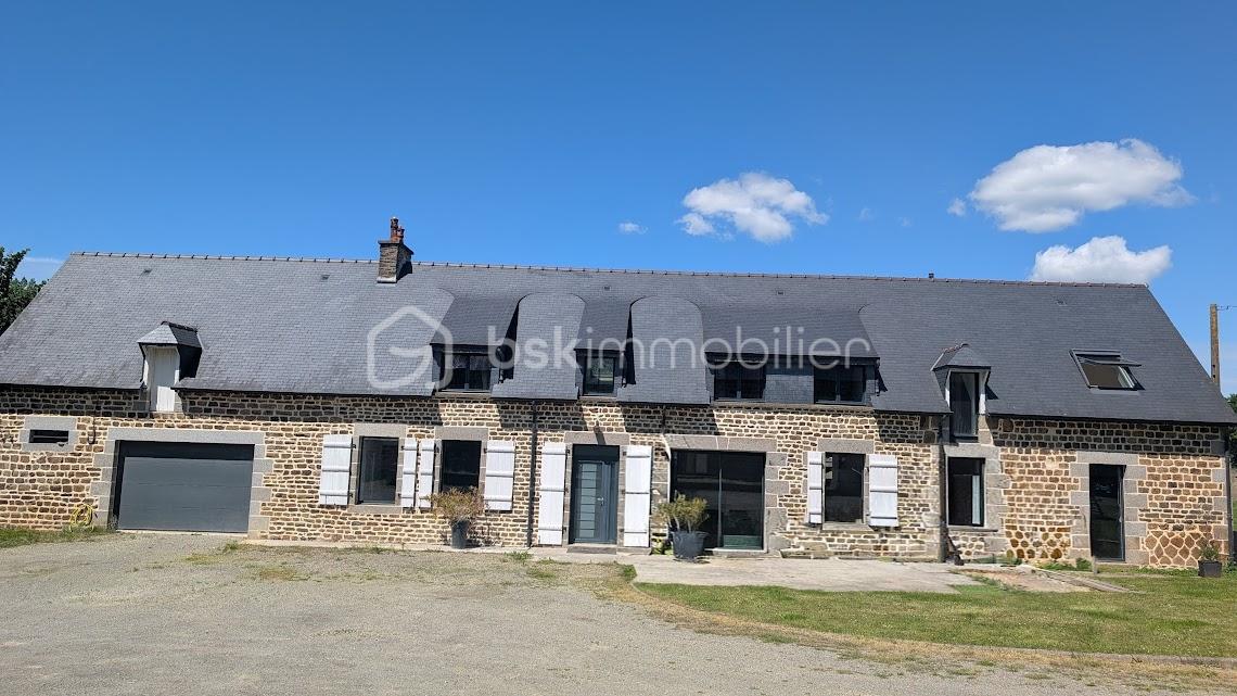 Maison 6 pièces 969 m² · à Javene · 969 m² · 395 000 €