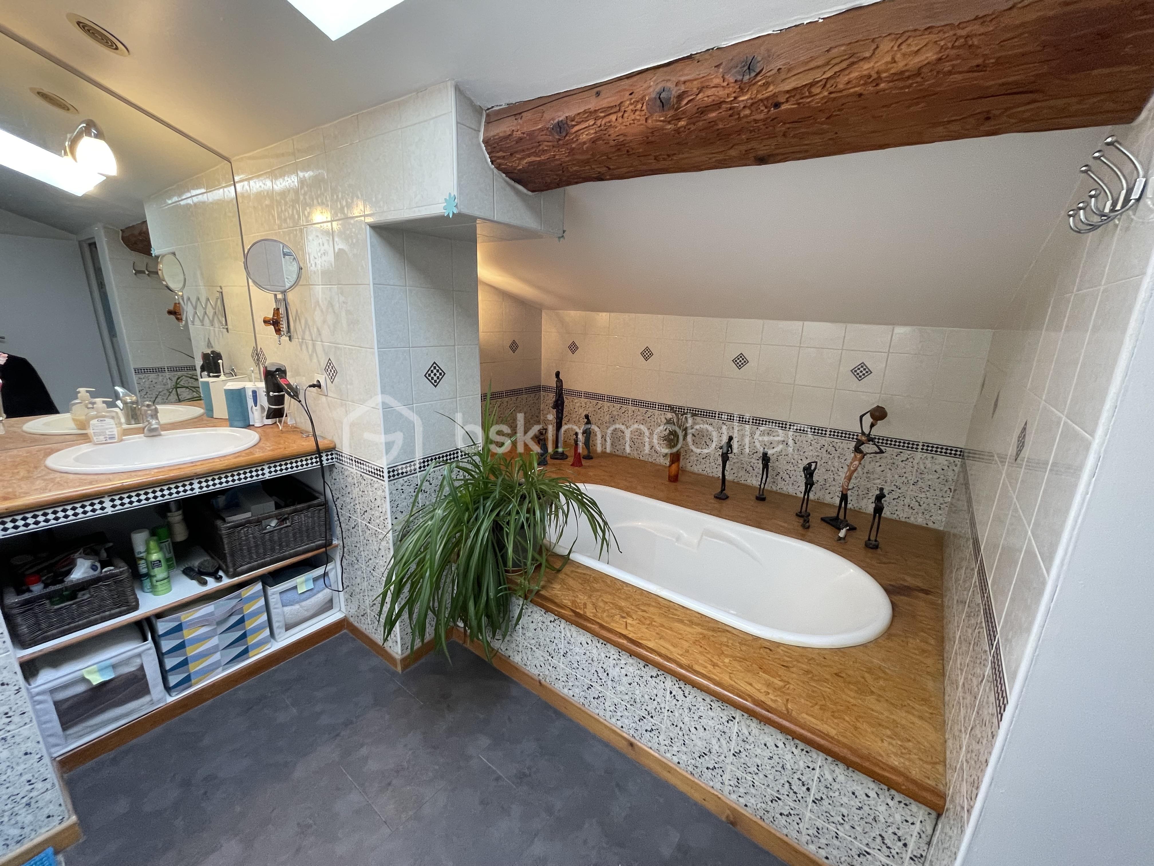 Maison de 222 m² - Bains Etage b.jpg