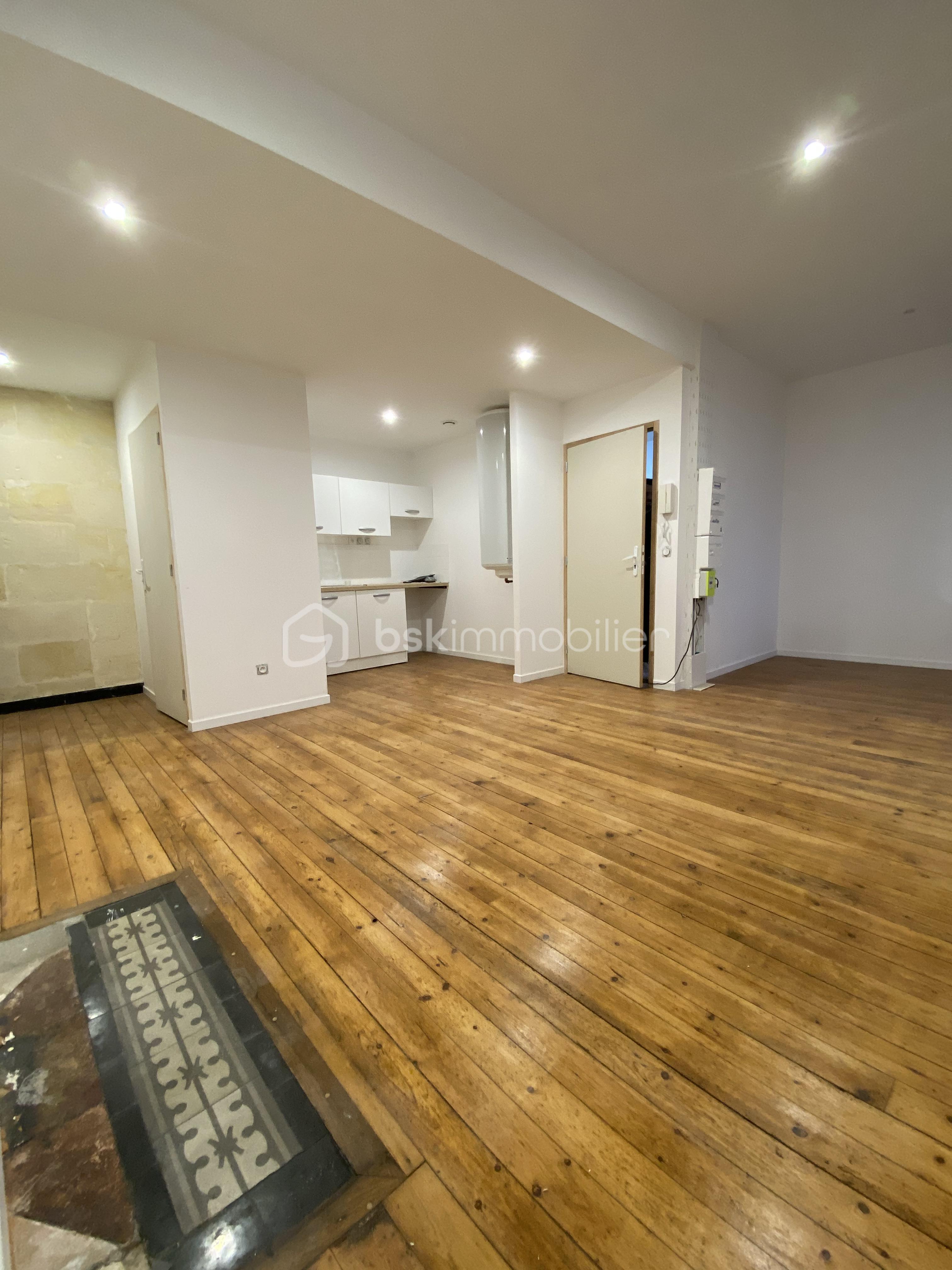 Immeuble de 180 m² Immeuble de 180 m²