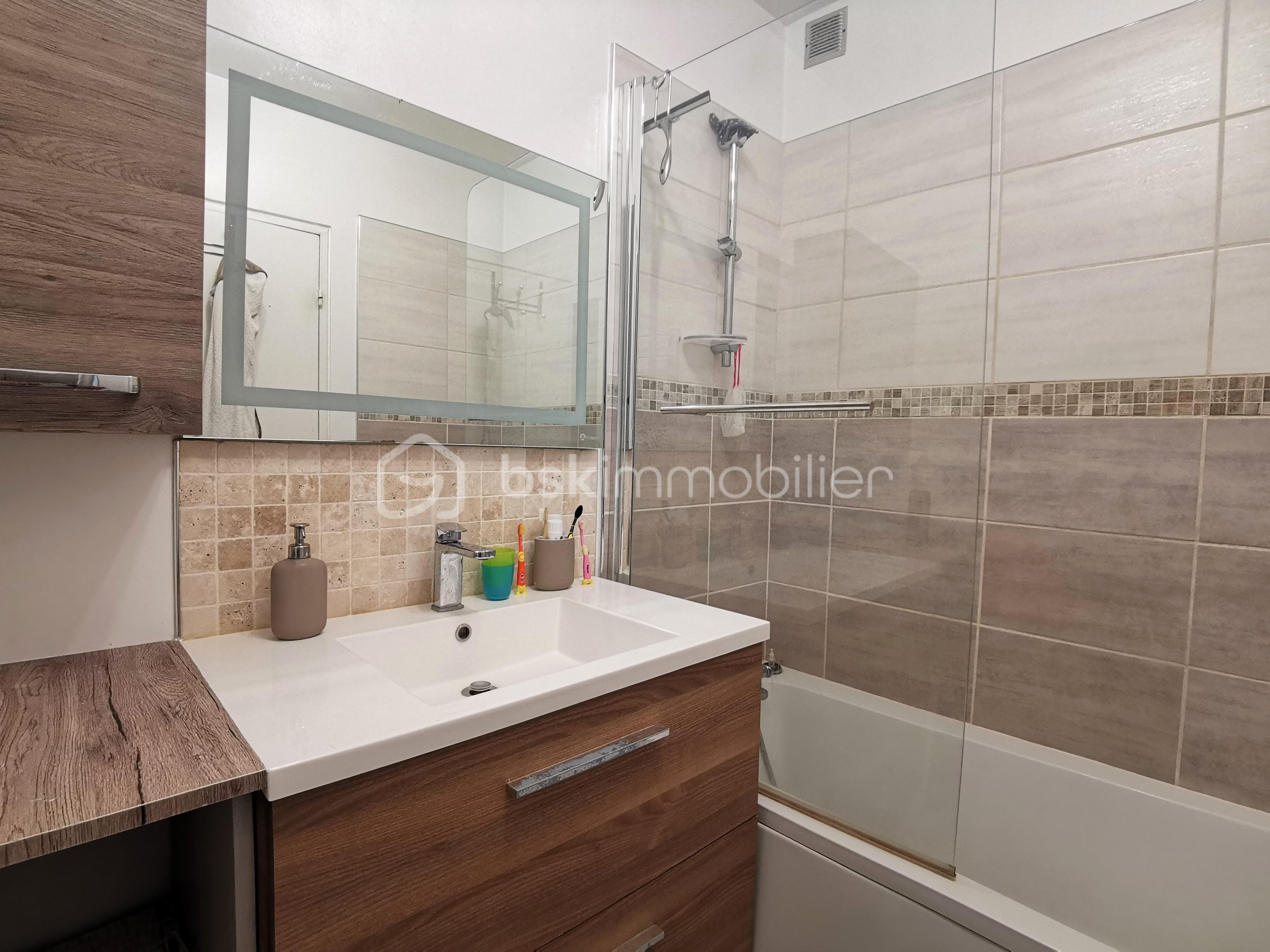 Appartement de 63,29 m² - 13 SALLE DE BAIN.jpg
