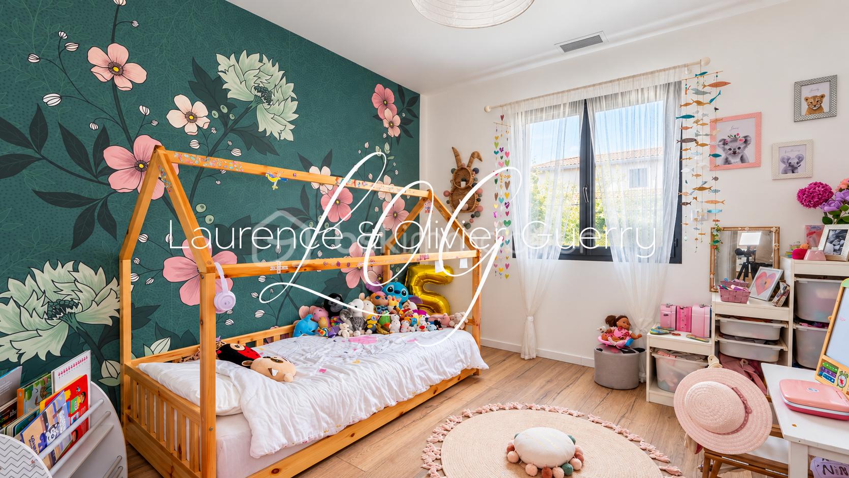 Chambre d’enfant fleurie et bohème.png
