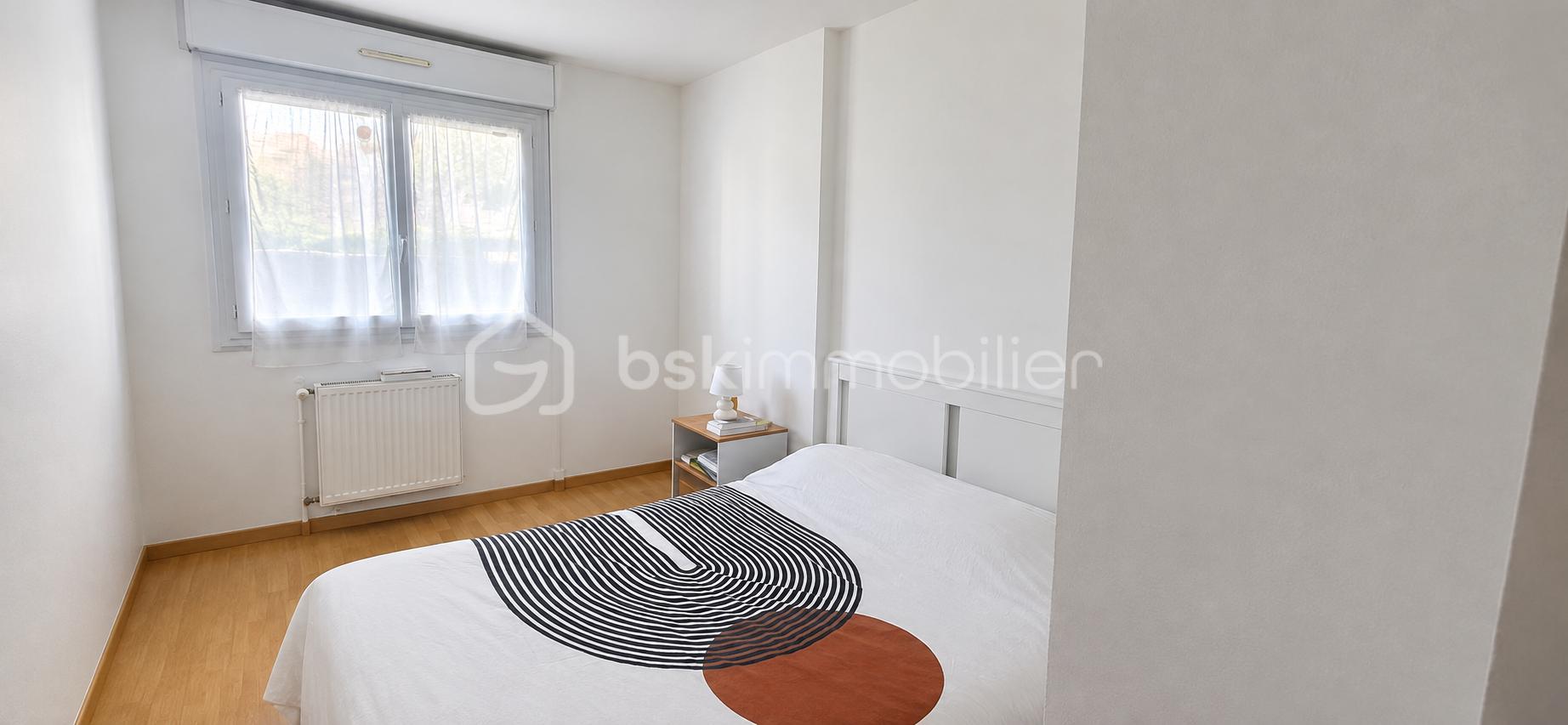 Chambre scandinave lumineuse et épurée.png