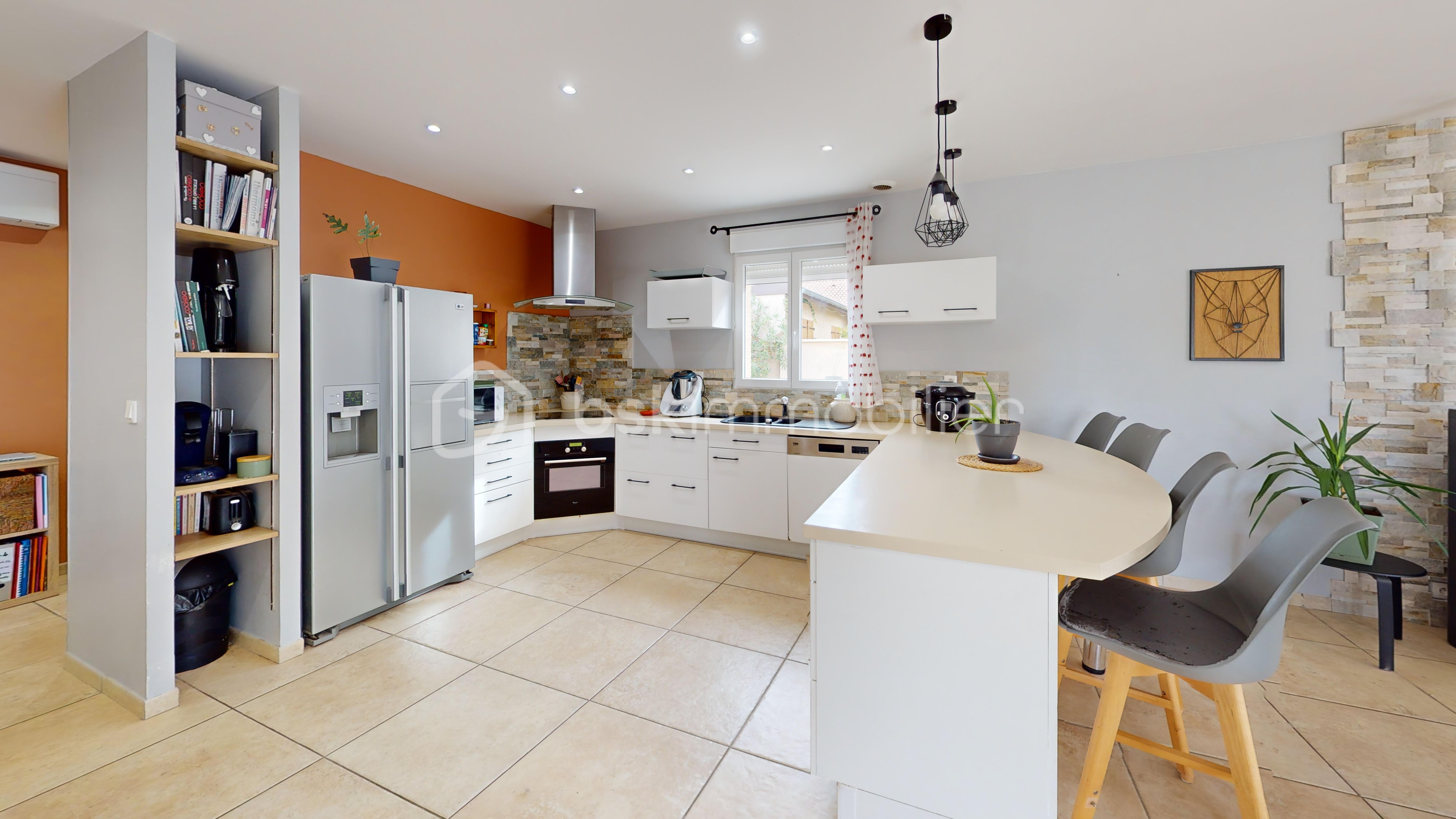 Maison de 132 m² - -Maison-avec-piscine-a-Feillens-01570-Kitchen 1.jpg
