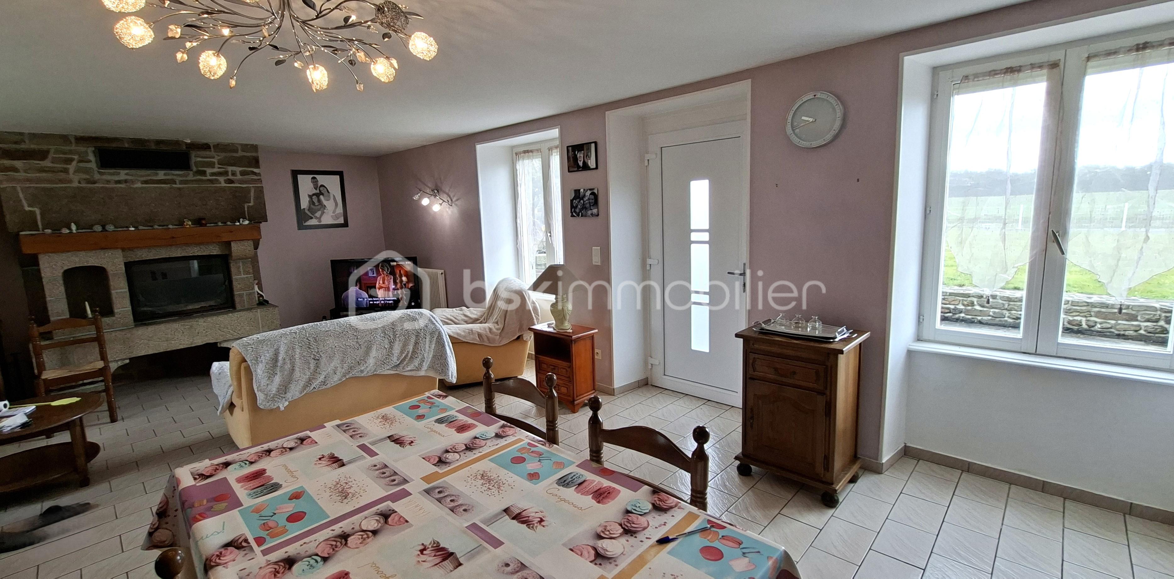 Maison en pierre de 158 m² - claude séjour 2 vers porte ext et fenêtres avant .jpg