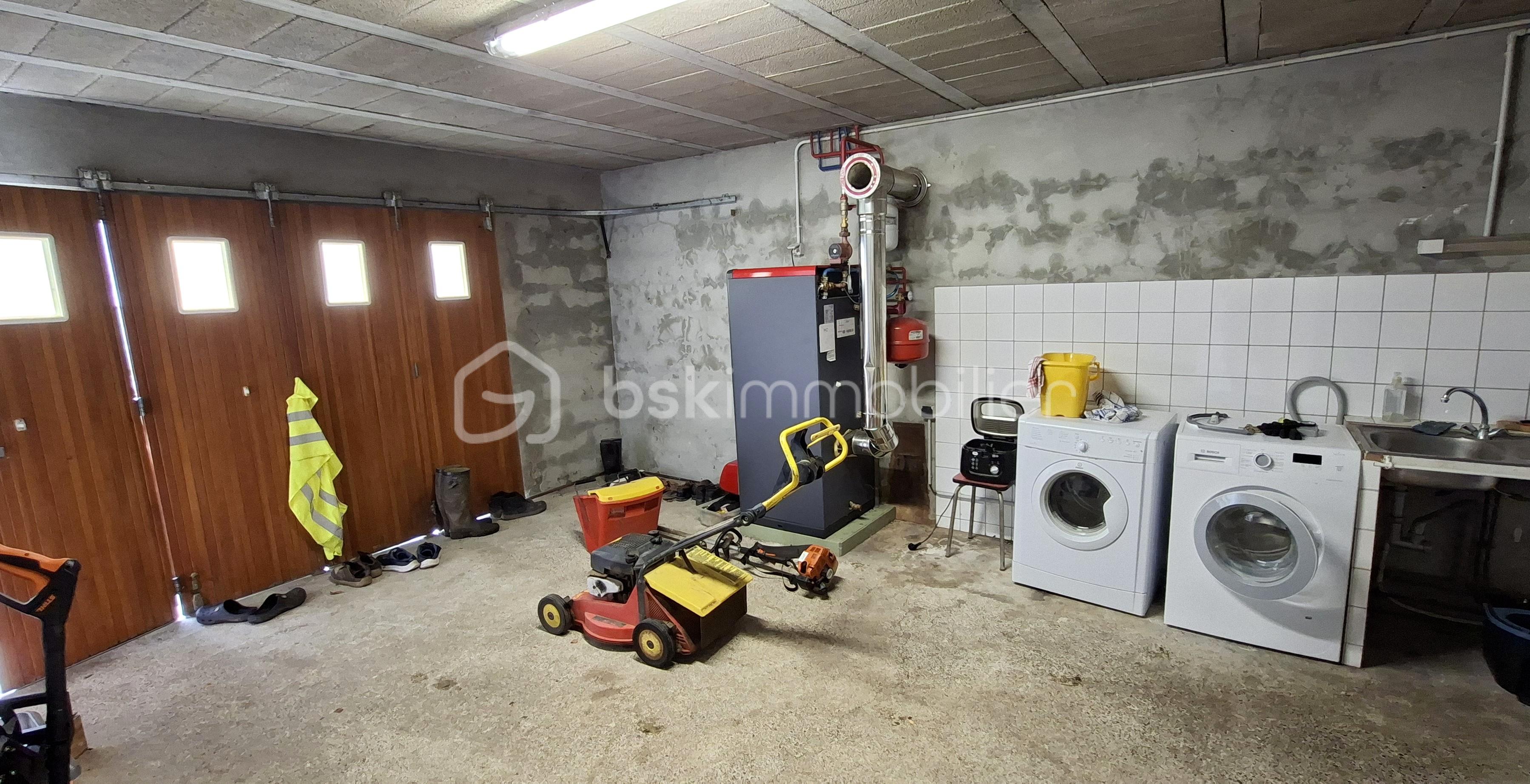 Maison en pierre de 158 m² - claude intérieur garage ple .jpg