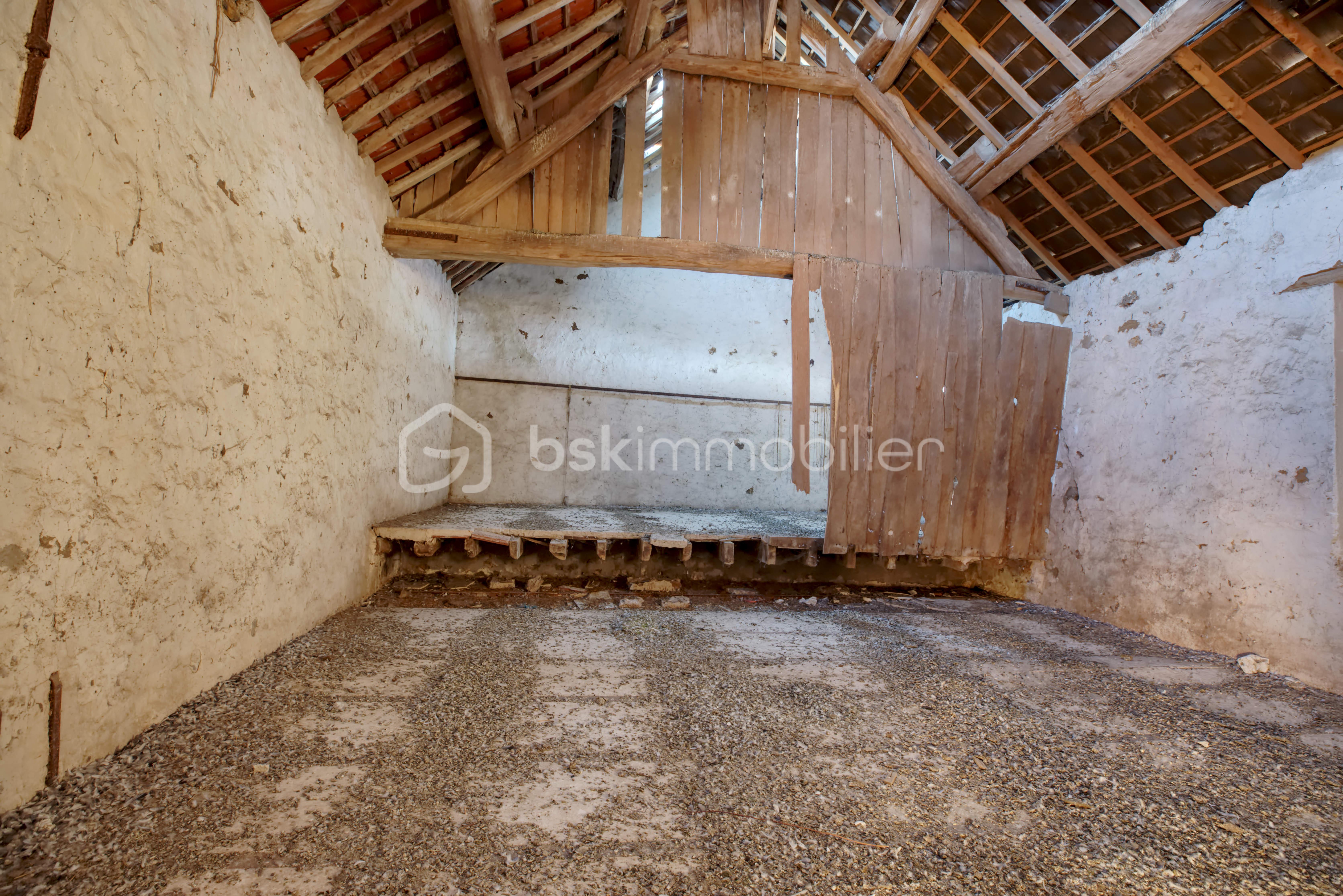 Corps de ferme de 234 m² - grange2.jpg