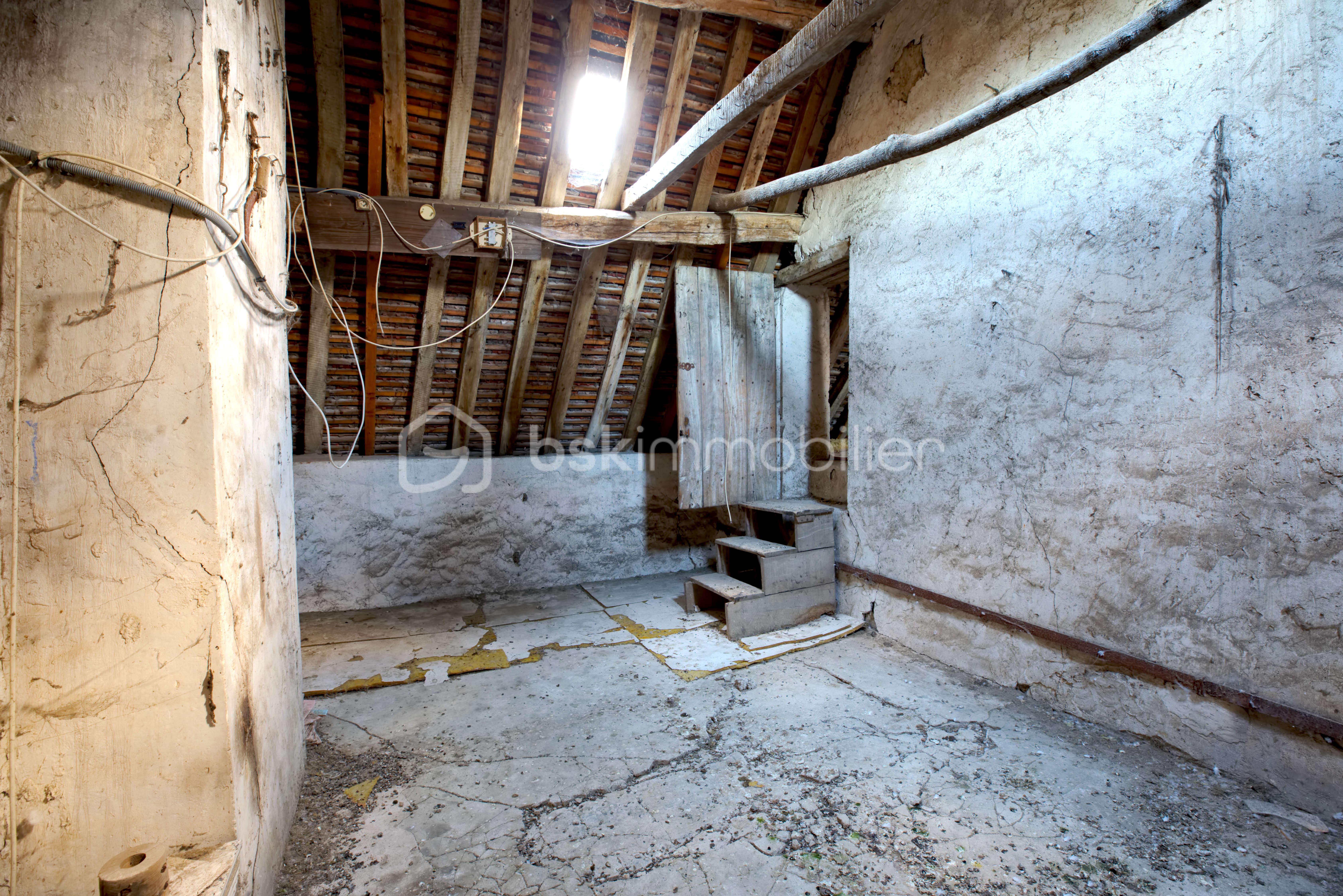 Corps de ferme de 234 m² - grenier.jpg