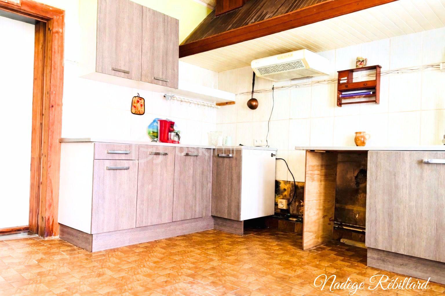 Maison 4 pièces 90 m² · à Courgenay · 90 m² · 46 000 €