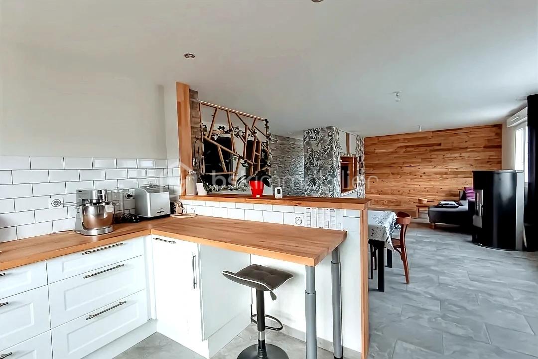 Maison de 150 m² - hoqi-670185c13cf7415583e5f08cb36e2d67.jpg