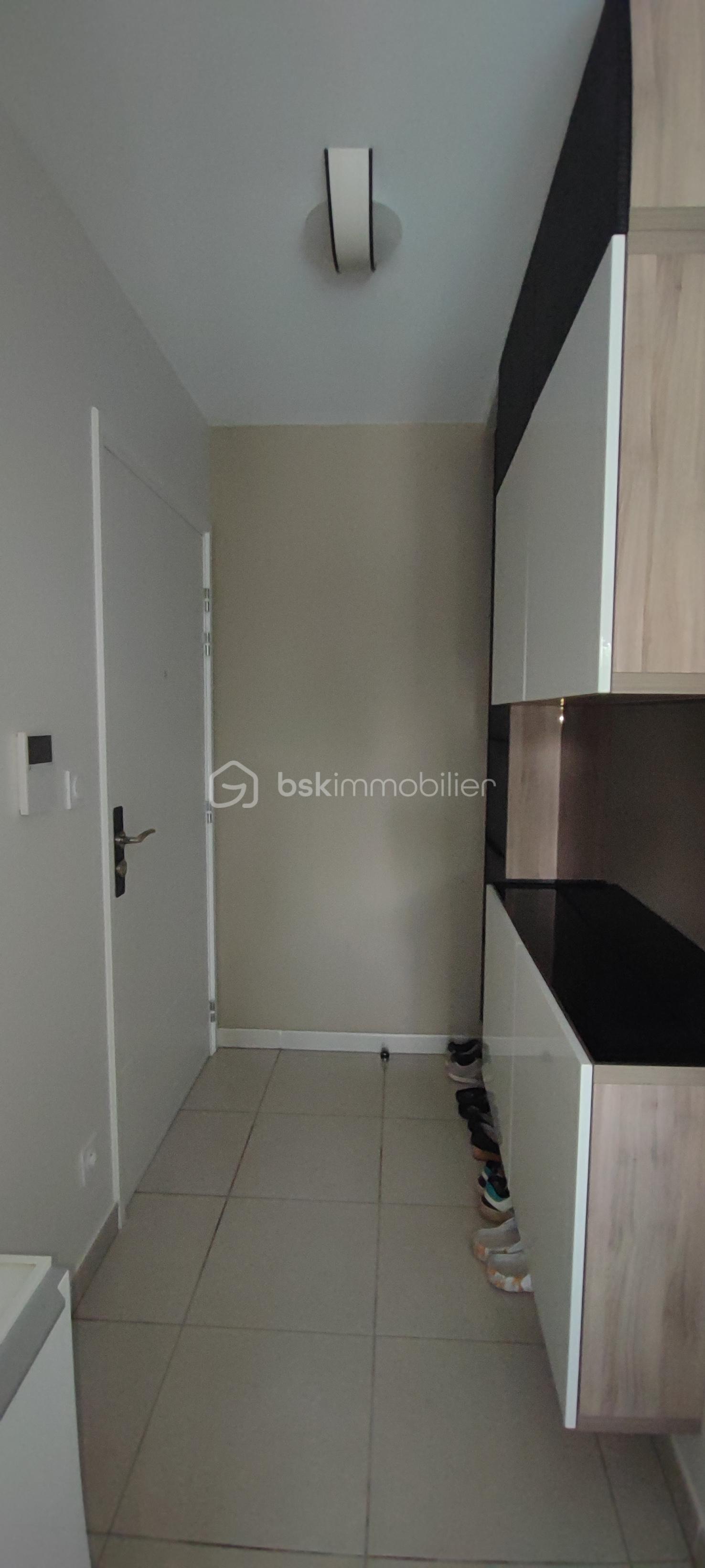 Appartement de 42 m² - colson L hall.jpg