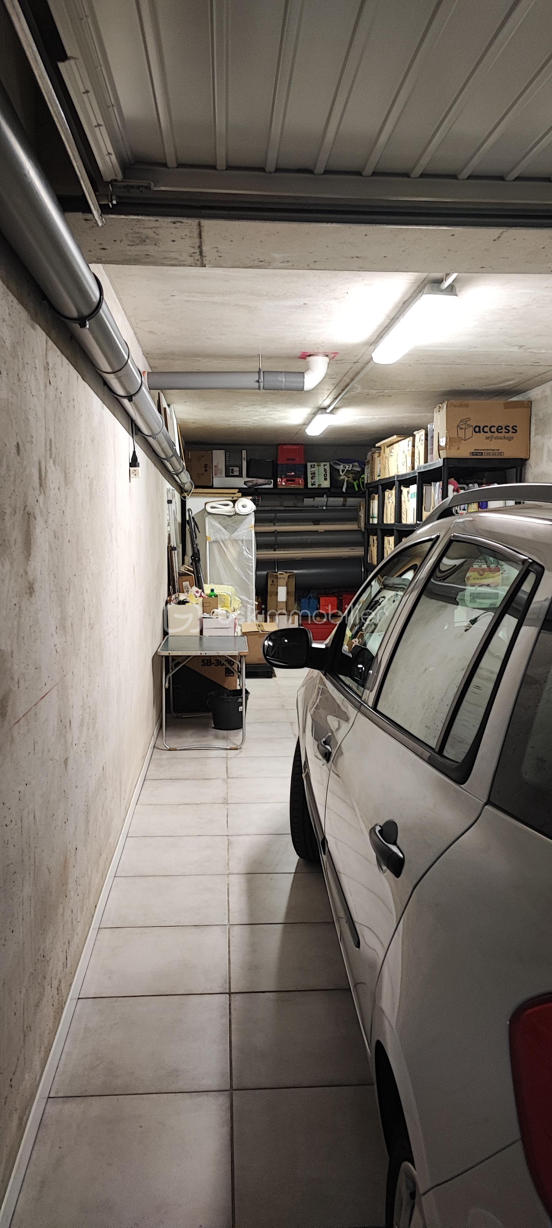 Appartement de 42 m² - colson L garage 1.jpg
