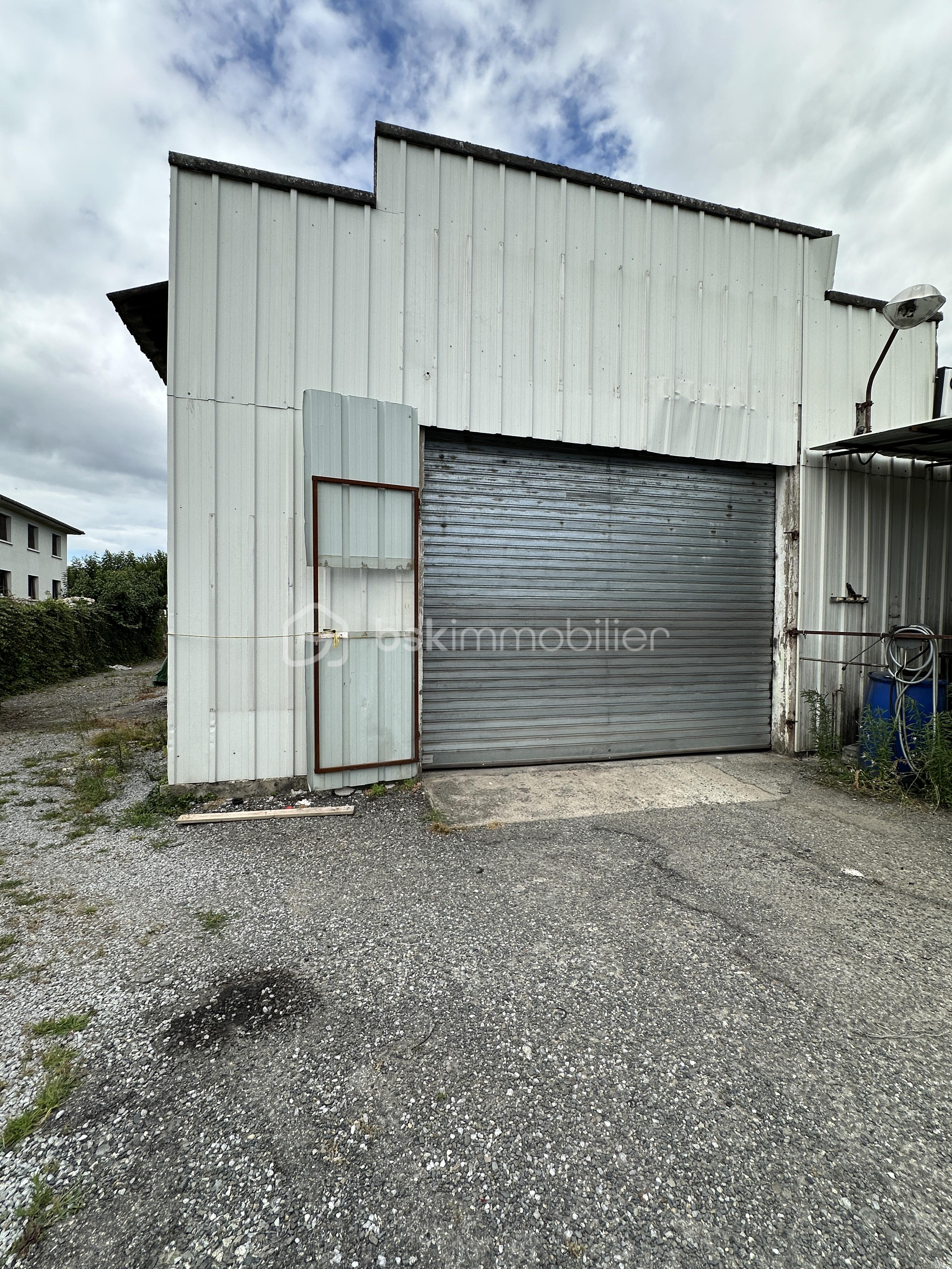 Local d activites de 300 m² - 20250721_131923094_iOS.jpg