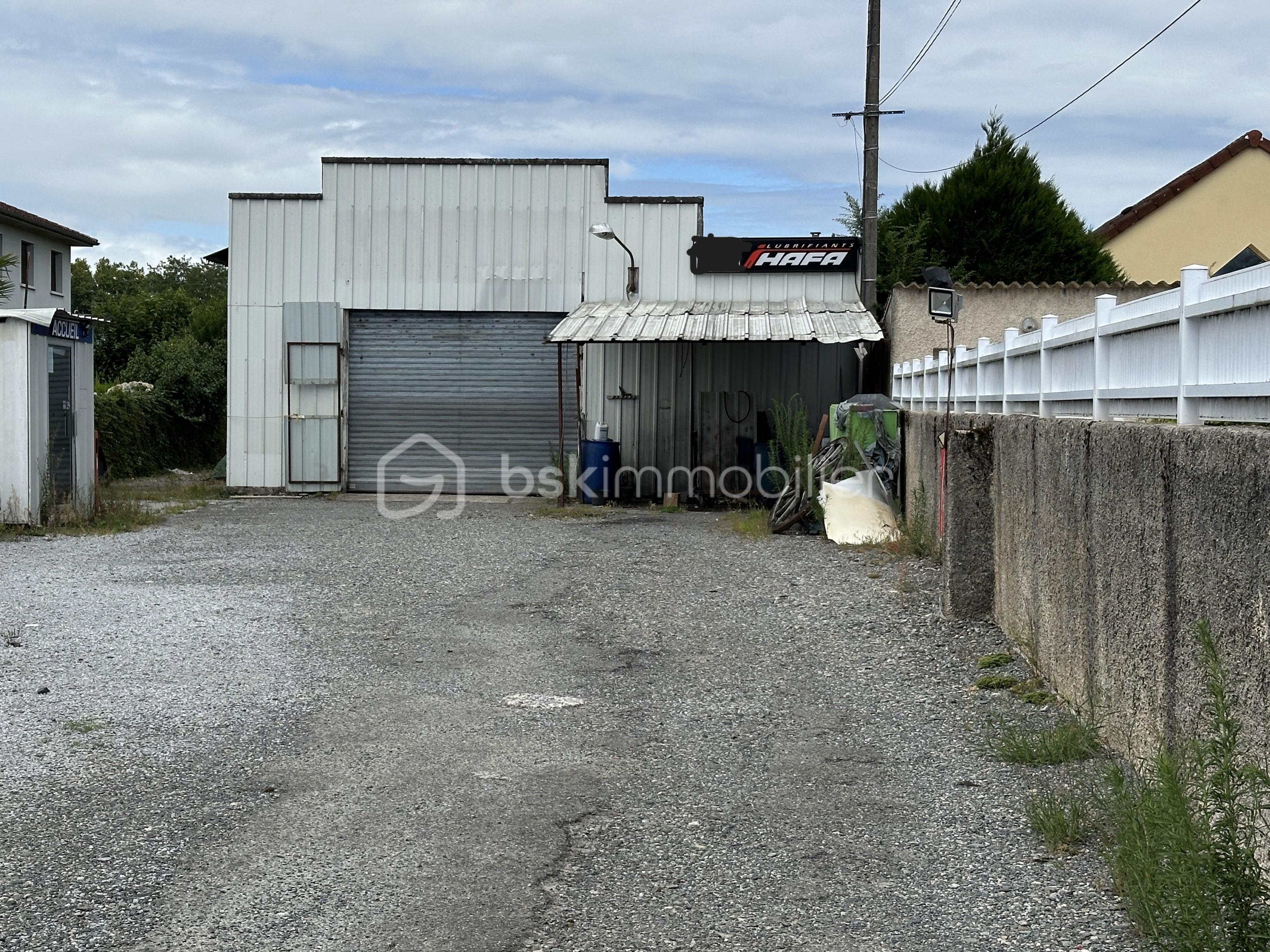 Local d activites de 300 m² - 20250721_132657358_iOS.jpg