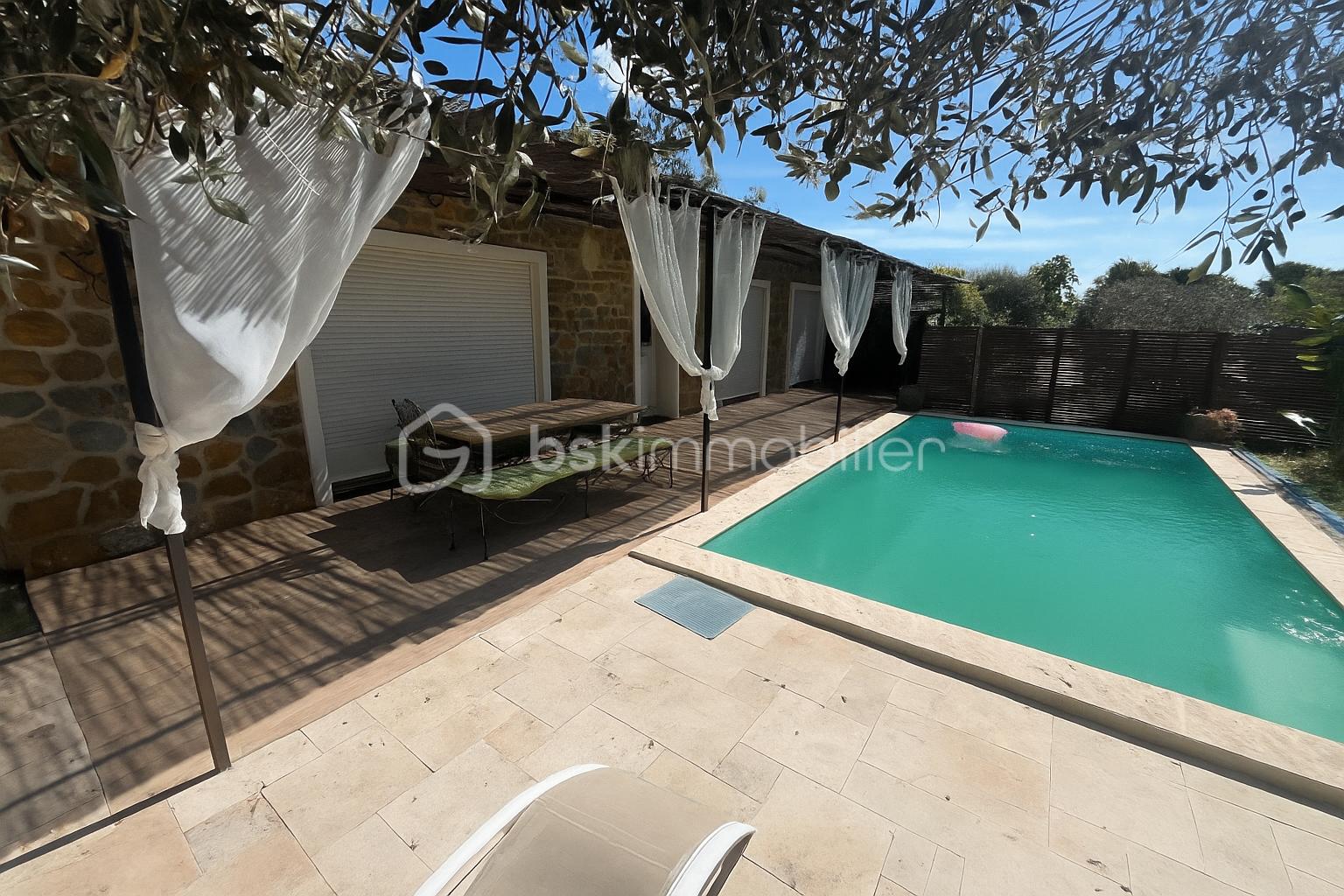 Maison contemporaine de 170 m² - 1000003237.png