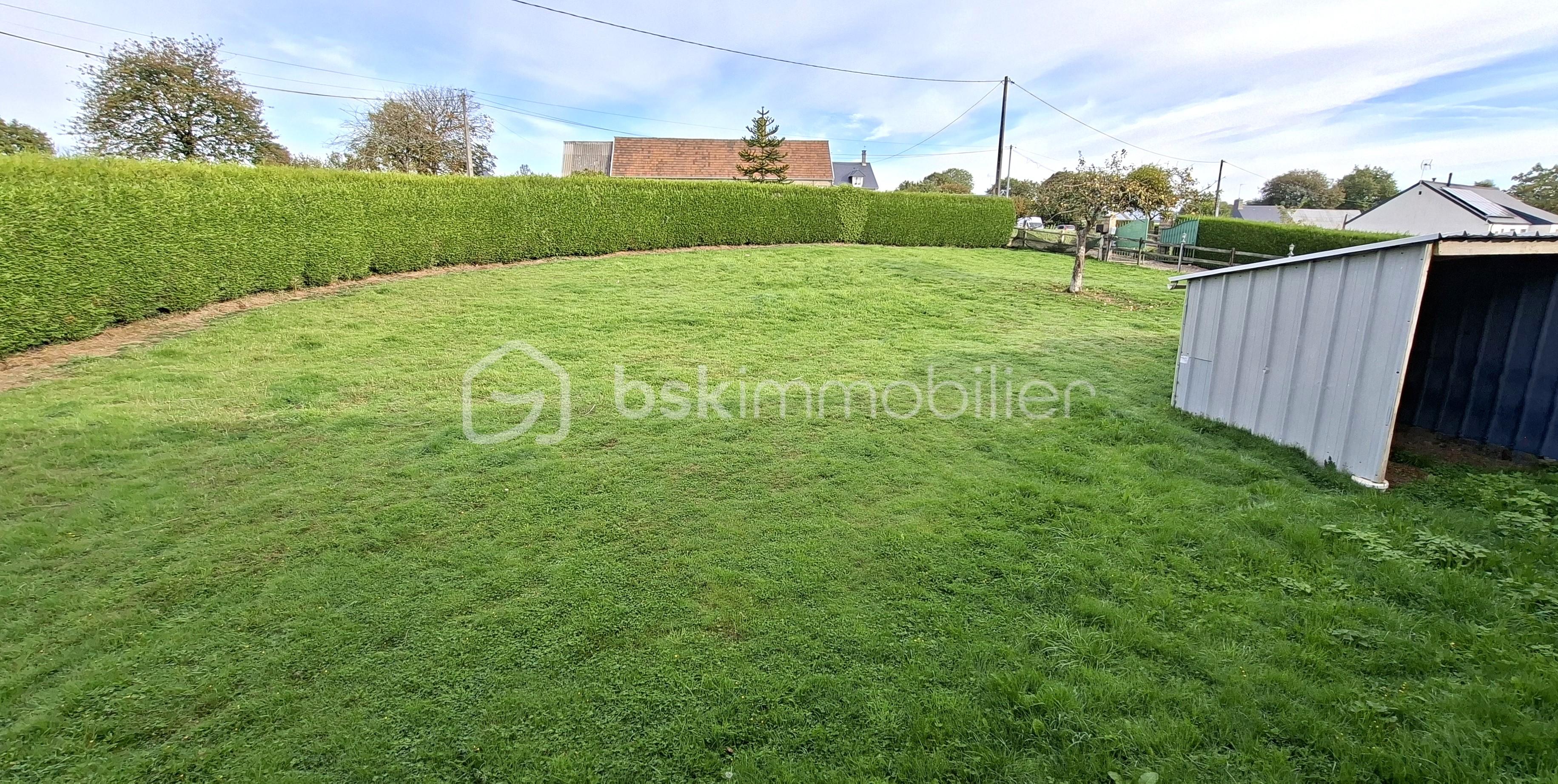 Maison longere de 200 m² - BOUR terrain arrière pris de l'étage .jpg