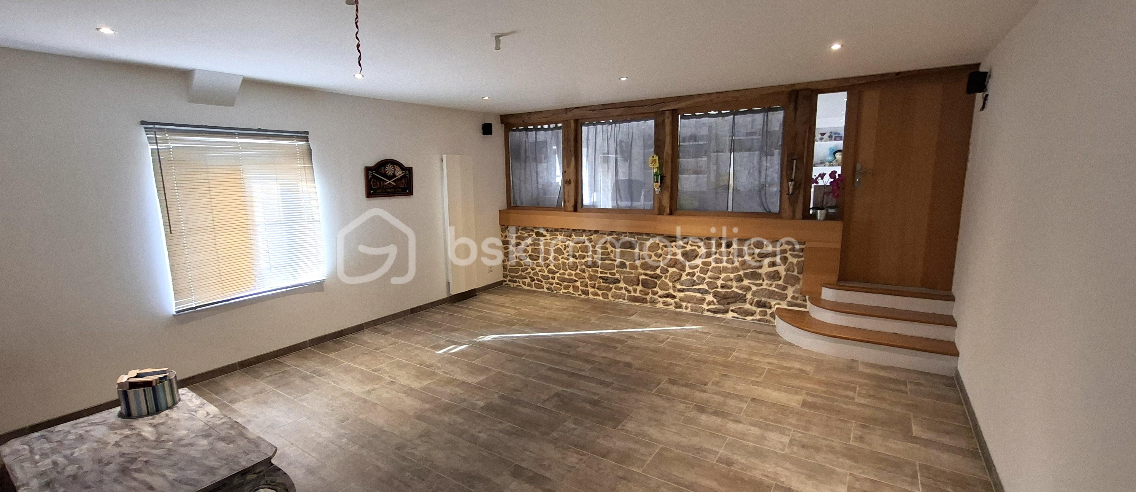 Maison longere de 200 m² - BOUR pièce étage 1 1 vers pierres PLE.jpg
