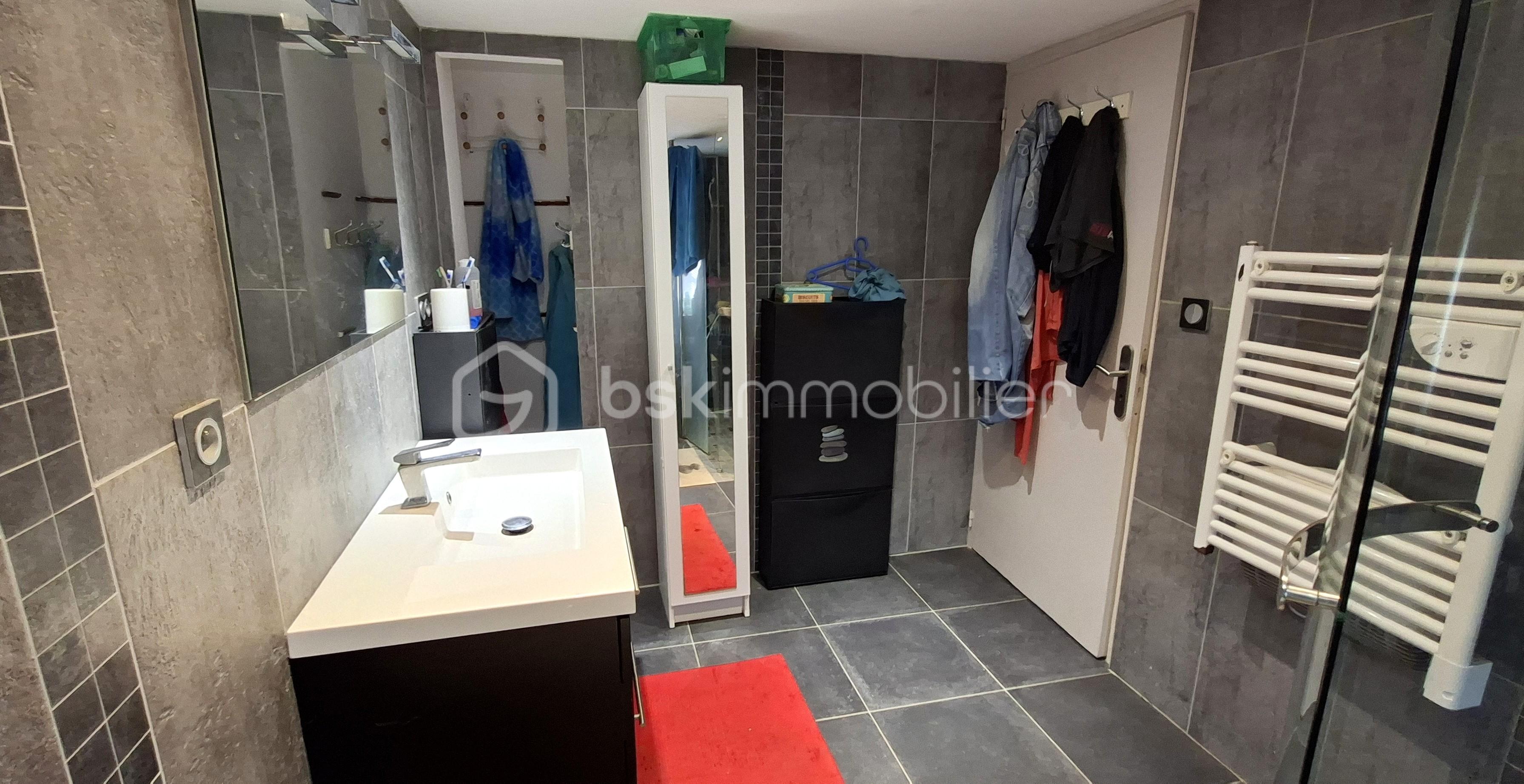 Maison longere de 200 m² - BOUR sdb 1 étage .jpg