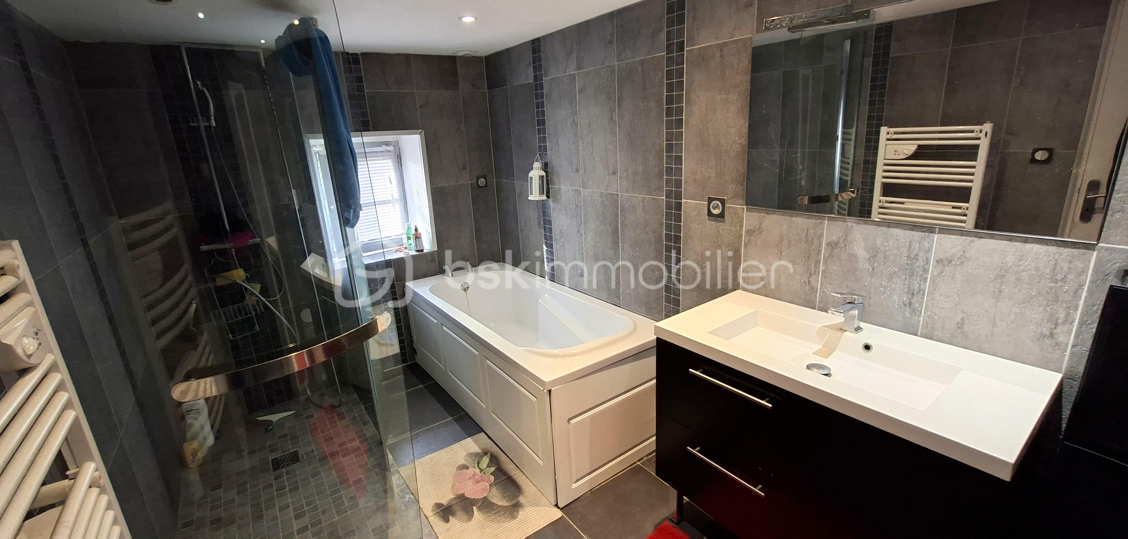 Maison longere de 200 m² - BOUR sdb 2 étage .jpg