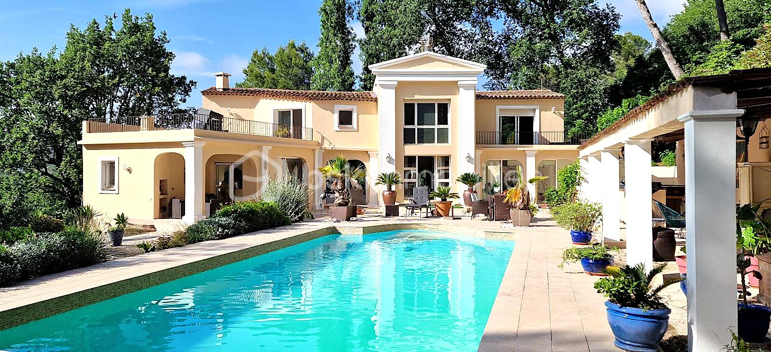 Villa de 270 m² - PHOTO PISCINE BLEUE.png